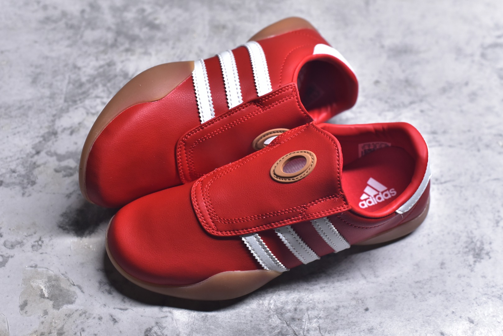 图片[7]-#AD TAEKWONDO MEI W OFF 跆拳道 运动鞋 无鞋带设计 皮质鞋口一脚蹬 包裹感贼舒服 走路小跑不掉跟 鞋底都有奶牛花的设计 实际踩下去软中带韧 货号：JR2646 尺码：35-45-选品中心