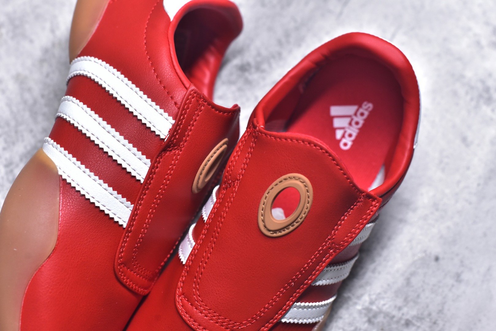 图片[9]-#AD TAEKWONDO MEI W OFF 跆拳道 运动鞋 无鞋带设计 皮质鞋口一脚蹬 包裹感贼舒服 走路小跑不掉跟 鞋底都有奶牛花的设计 实际踩下去软中带韧 货号：JR2646 尺码：35-45-选品中心