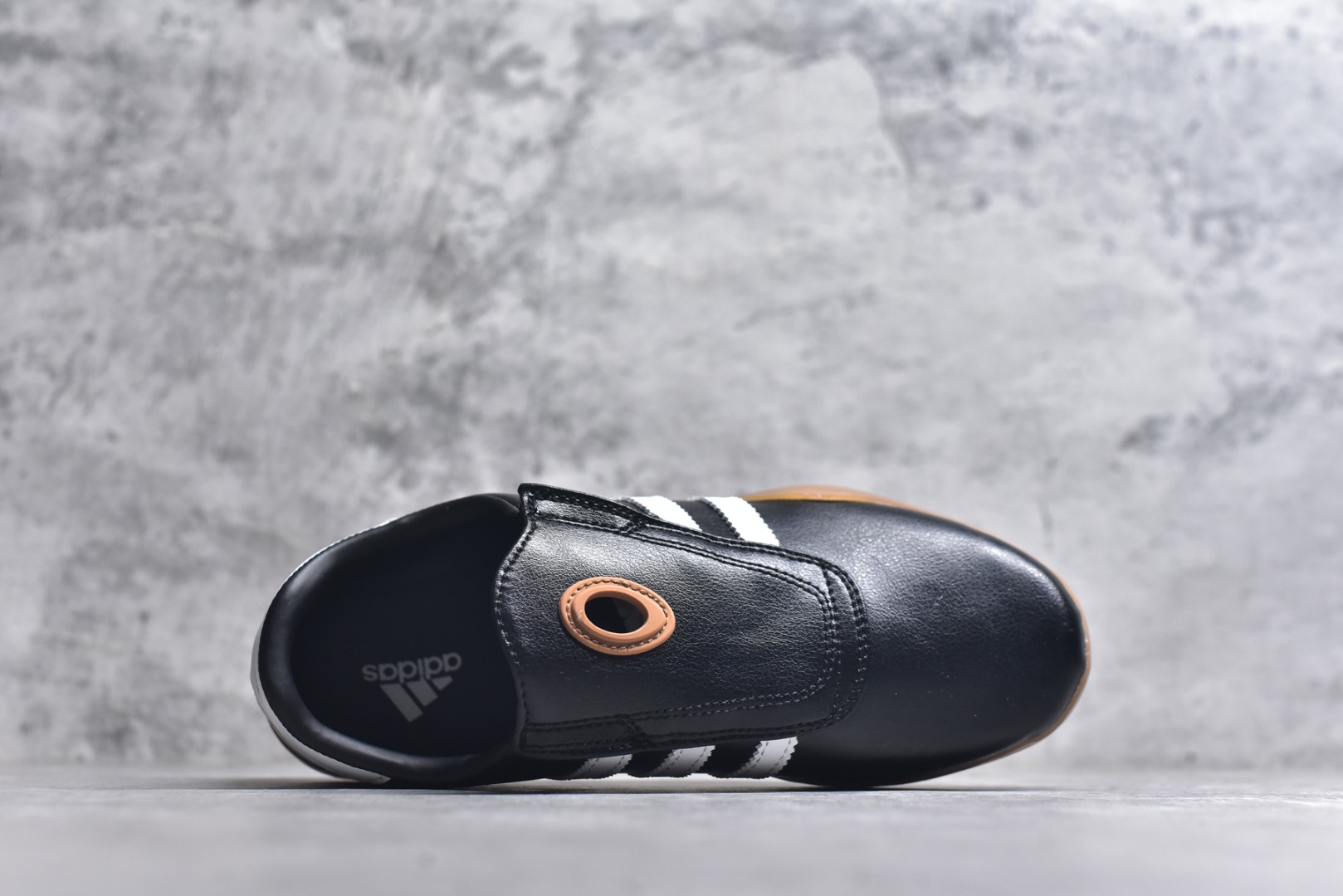 图片[4]-#AD TAEKWONDO MEI W OFF 跆拳道 运动鞋 无鞋带设计 皮质鞋口一脚蹬 包裹感贼舒服 走路小跑不掉跟 鞋底都有奶牛花的设计 实际踩下去软中带韧 货号：JQ3012 尺码：35-45-选品中心