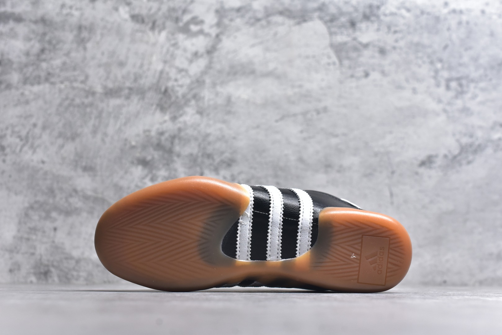 图片[6]-#AD TAEKWONDO MEI W OFF 跆拳道 运动鞋 无鞋带设计 皮质鞋口一脚蹬 包裹感贼舒服 走路小跑不掉跟 鞋底都有奶牛花的设计 实际踩下去软中带韧 货号：JQ3012 尺码：35-45-选品中心