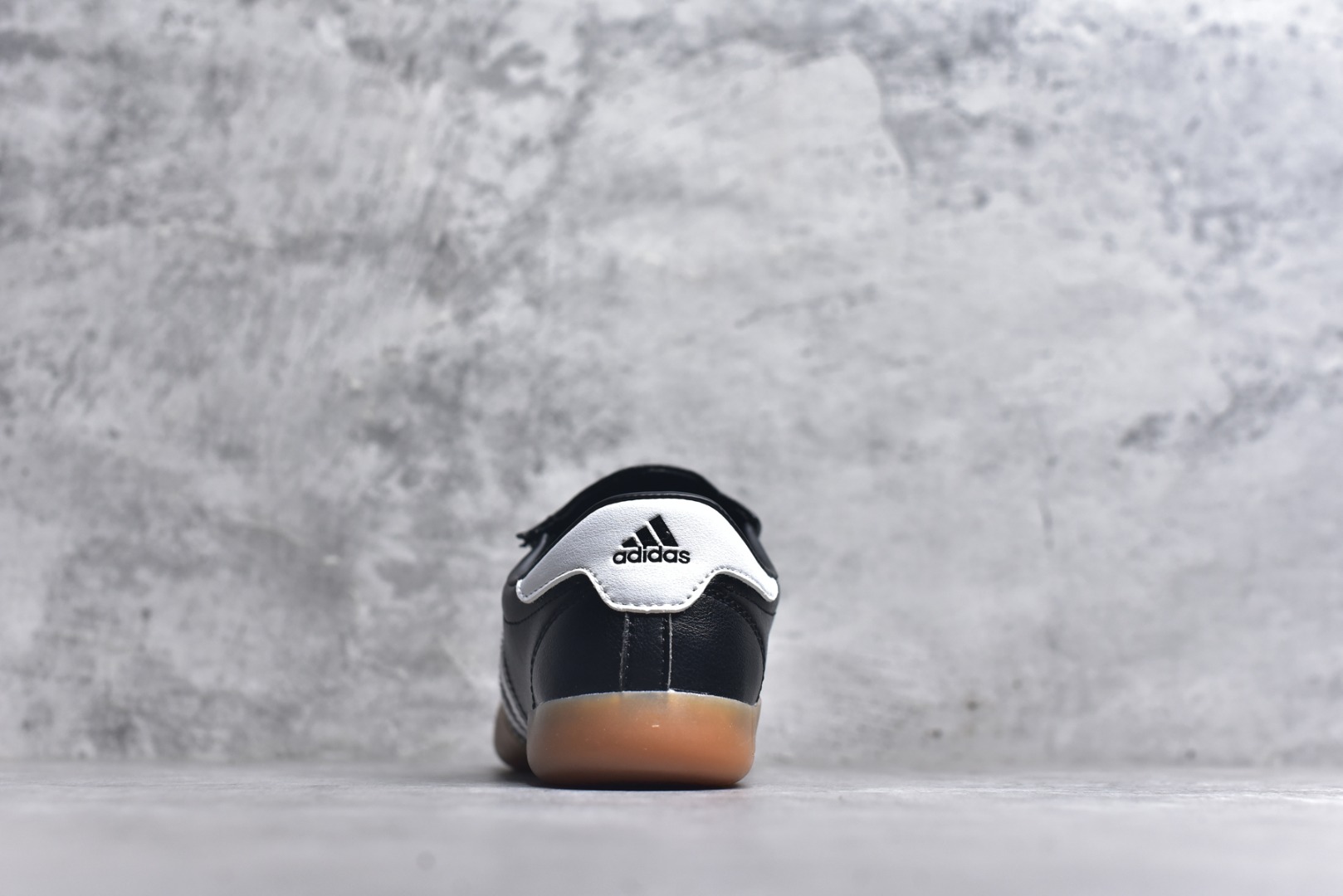 图片[5]-#AD TAEKWONDO MEI W OFF 跆拳道 运动鞋 无鞋带设计 皮质鞋口一脚蹬 包裹感贼舒服 走路小跑不掉跟 鞋底都有奶牛花的设计 实际踩下去软中带韧 货号：JQ3012 尺码：35-45-选品中心