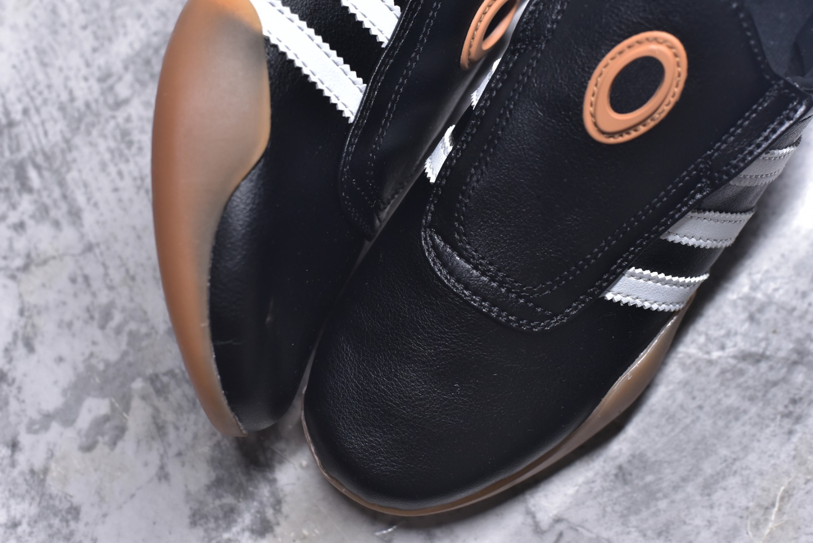 图片[8]-#AD TAEKWONDO MEI W OFF 跆拳道 运动鞋 无鞋带设计 皮质鞋口一脚蹬 包裹感贼舒服 走路小跑不掉跟 鞋底都有奶牛花的设计 实际踩下去软中带韧 货号：JQ3012 尺码：35-45-选品中心