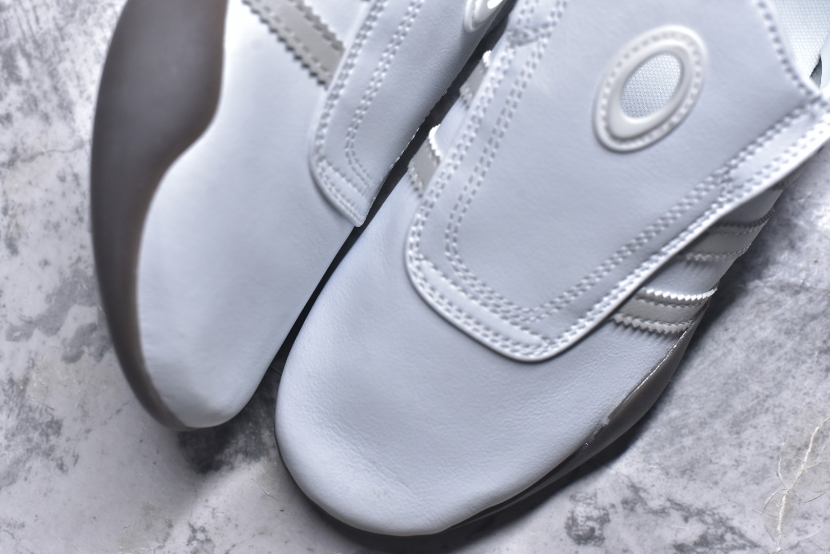 图片[8]-#AD TAEKWONDO MEI W OFF 跆拳道 运动鞋 无鞋带设计 皮质鞋口一脚蹬 包裹感贼舒服 走路小跑不掉跟 鞋底都有奶牛花的设计 实际踩下去软中带韧 货号：JP8430 尺码：35-45-选品中心