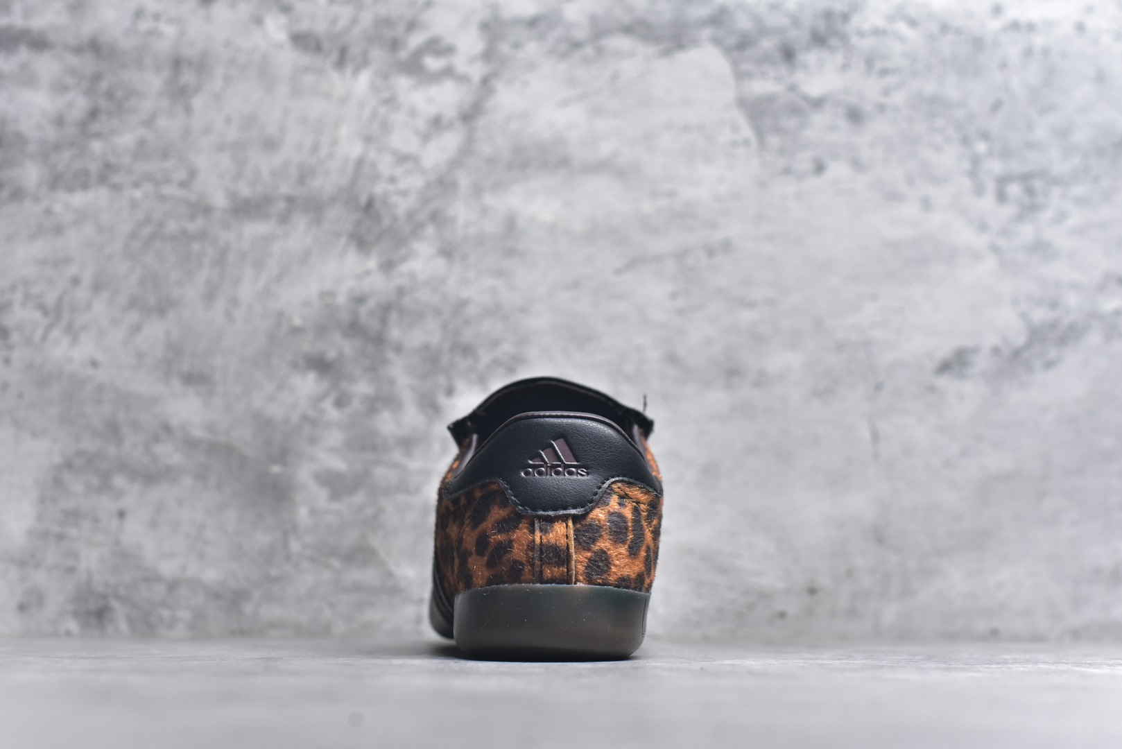 图片[5]-#AD TAEKWONDO MEI W OFF 跆拳道 运动鞋 无鞋带设计 皮质鞋口一脚蹬 包裹感贼舒服 走路小跑不掉跟 鞋底都有奶牛花的设计 实际踩下去软中带韧 货号：JS0298 尺码：35-45-选品中心