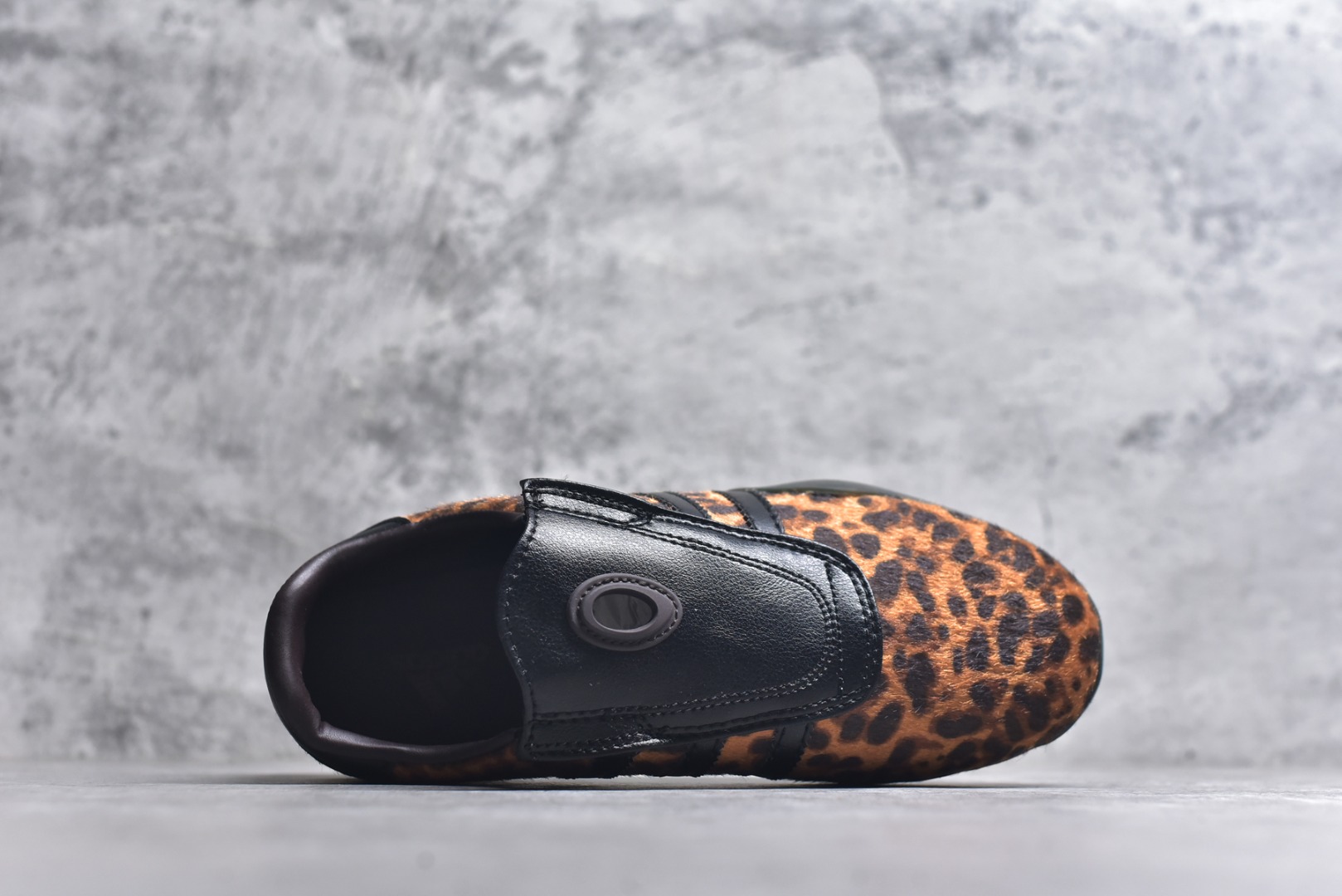 图片[4]-#AD TAEKWONDO MEI W OFF 跆拳道 运动鞋 无鞋带设计 皮质鞋口一脚蹬 包裹感贼舒服 走路小跑不掉跟 鞋底都有奶牛花的设计 实际踩下去软中带韧 货号：JS0298 尺码：35-45-选品中心