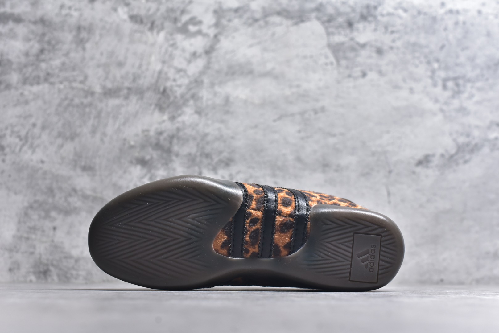 图片[6]-#AD TAEKWONDO MEI W OFF 跆拳道 运动鞋 无鞋带设计 皮质鞋口一脚蹬 包裹感贼舒服 走路小跑不掉跟 鞋底都有奶牛花的设计 实际踩下去软中带韧 货号：JS0298 尺码：35-45-选品中心