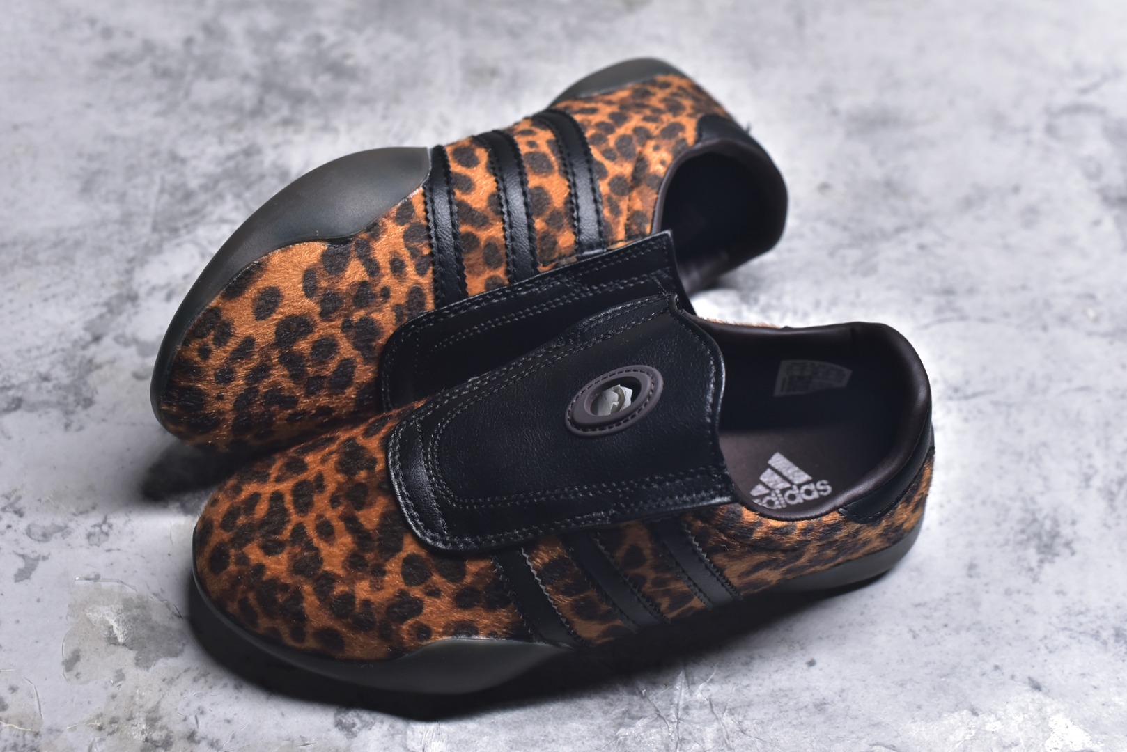 图片[7]-#AD TAEKWONDO MEI W OFF 跆拳道 运动鞋 无鞋带设计 皮质鞋口一脚蹬 包裹感贼舒服 走路小跑不掉跟 鞋底都有奶牛花的设计 实际踩下去软中带韧 货号：JS0298 尺码：35-45-选品中心