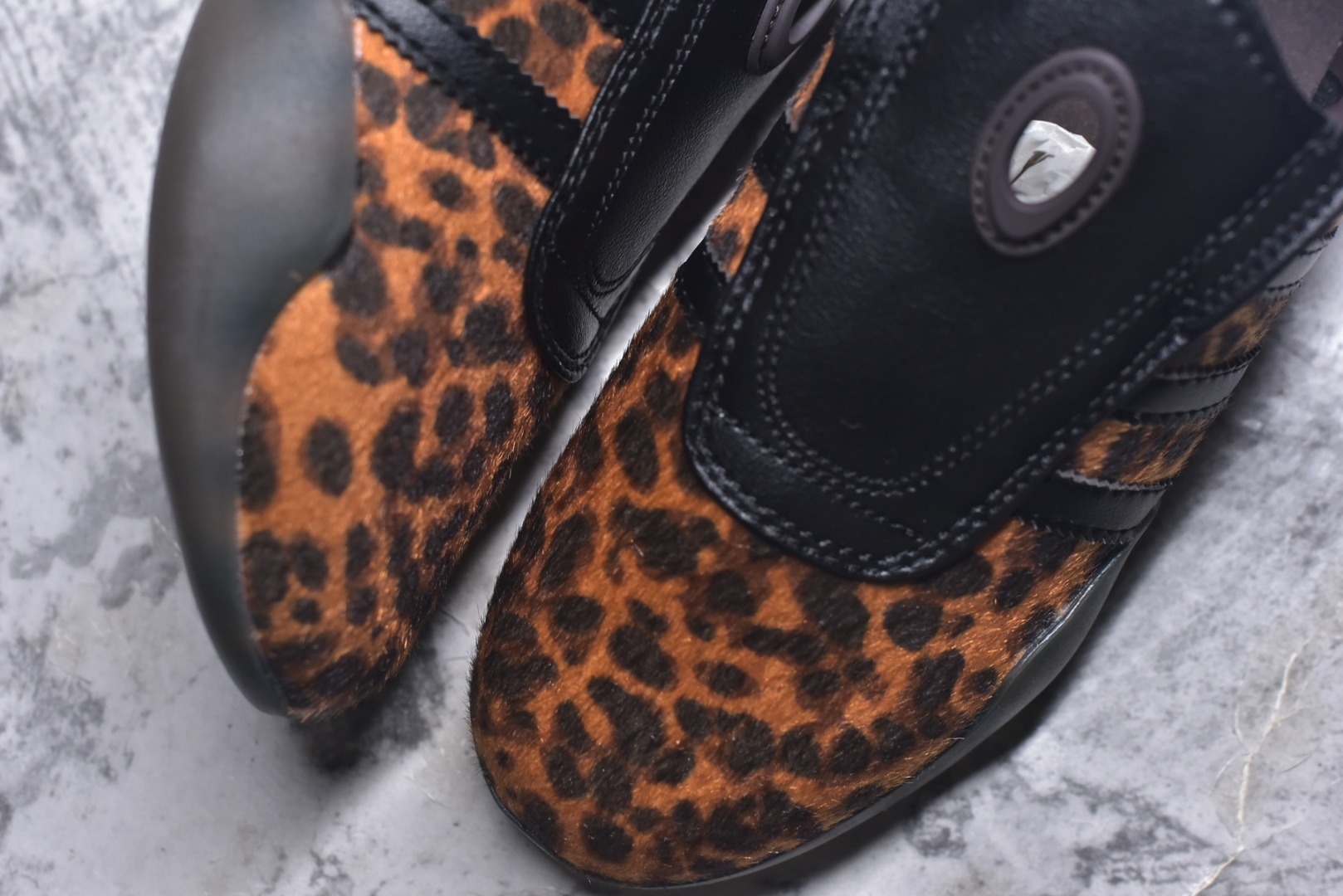 图片[8]-#AD TAEKWONDO MEI W OFF 跆拳道 运动鞋 无鞋带设计 皮质鞋口一脚蹬 包裹感贼舒服 走路小跑不掉跟 鞋底都有奶牛花的设计 实际踩下去软中带韧 货号：JS0298 尺码：35-45-选品中心