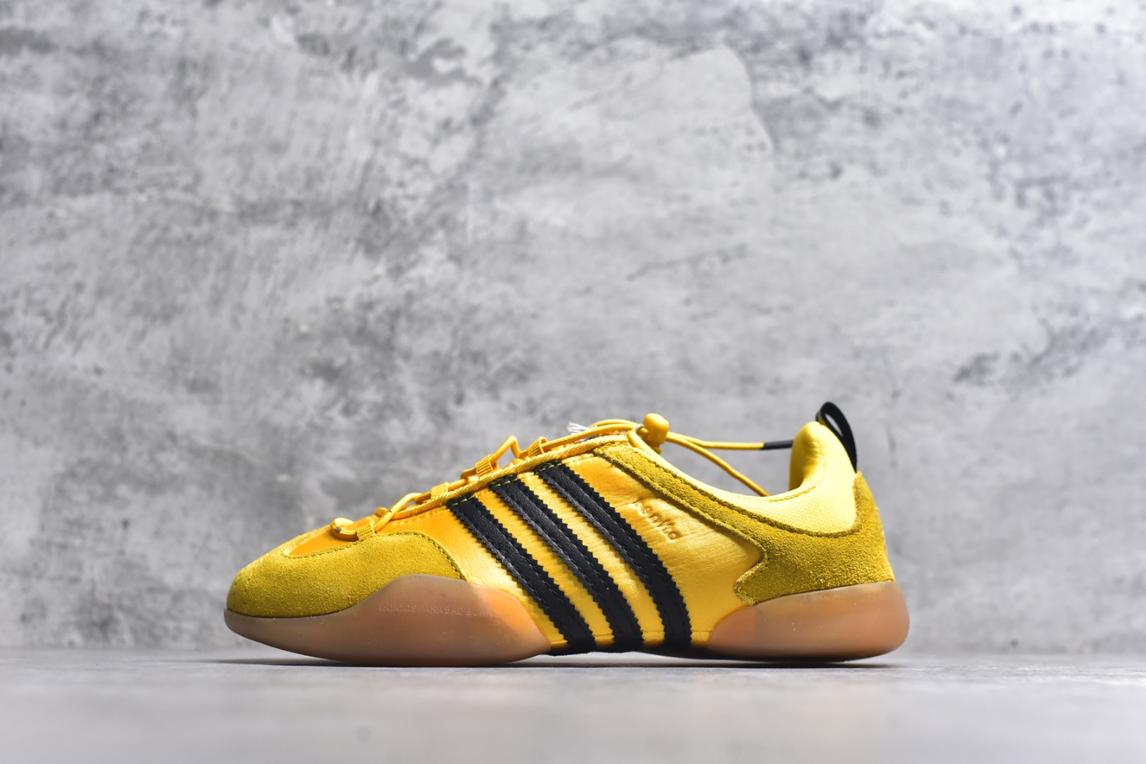 #Bad Bunny x adidas Ballerina 舒适百搭 防滑耐磨 低帮 生活休闲鞋 男女同款 货号：JQ9230 尺码：35-45（半）-选品中心