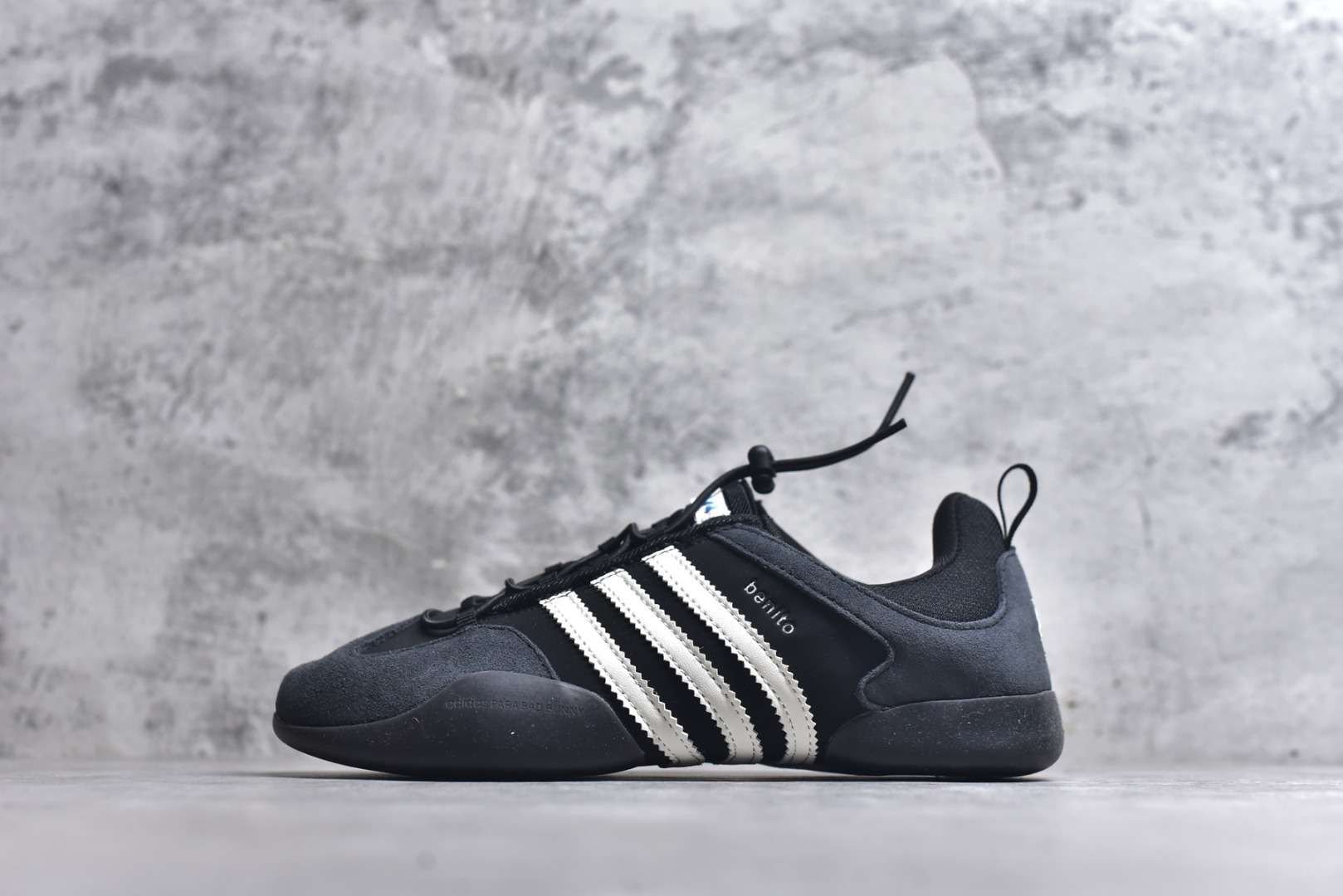 #Bad Bunny x adidas Ballerina 舒适百搭 防滑耐磨 低帮 生活休闲鞋 男女同款 货号：JQ9231 尺码：35-45（半）-选品中心