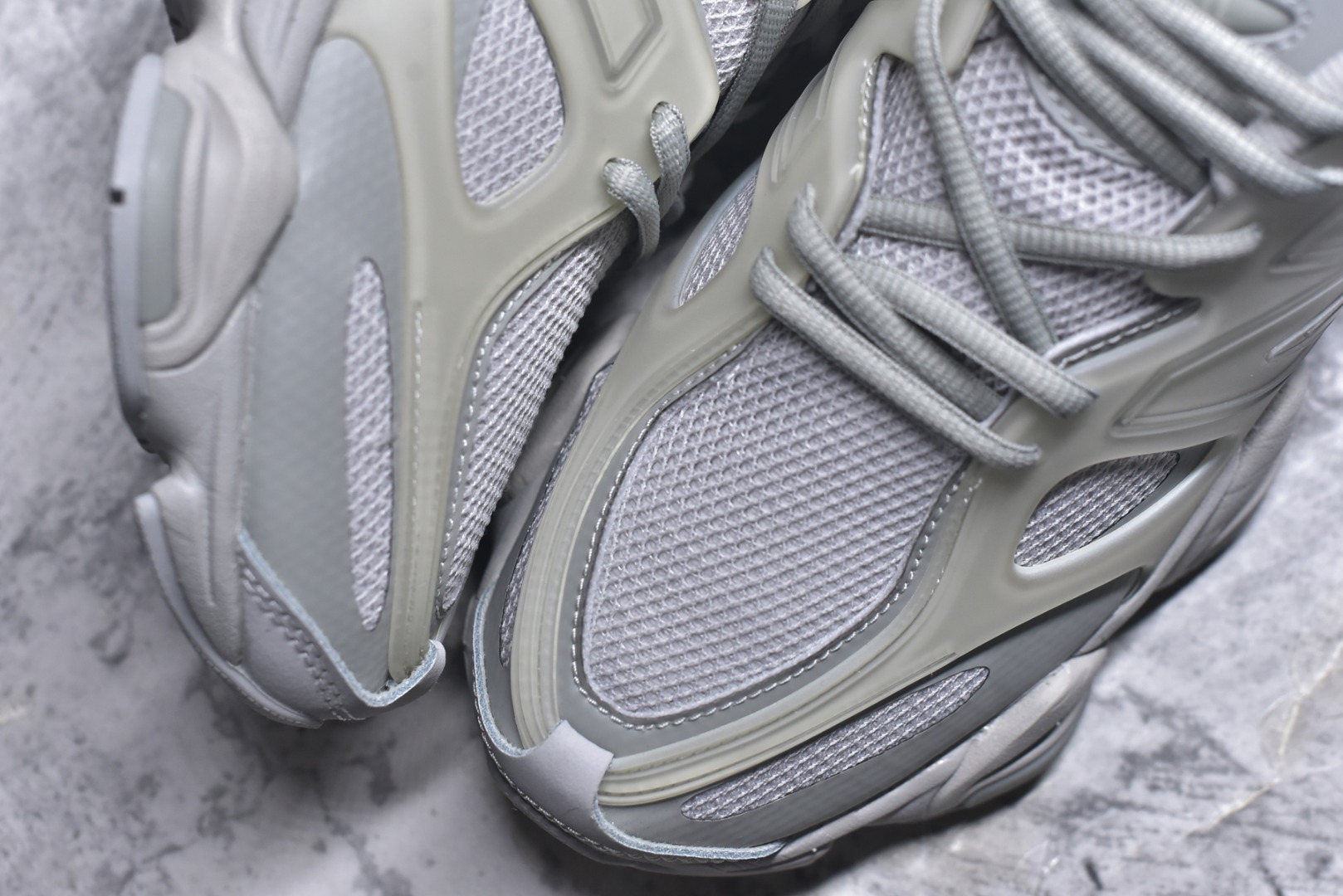 图片[8]-#New Balance NB9060 联名款 复古休闲运动慢跑鞋 灰色 U9060IAB 全套原楦原纸板原厂数据开发 进口三明治网面 原装进口翻毛皮料正确绒感卡色 正确中底拉帮中底网布细节 原厂标裁 带紫光防伪 定制后跟透明水晶模块 冲裁组合 大底贴合程度胶水上色把控完美 整洁度挑战全网艺术家 多道序QC把关品质完善 匠心打造 耗时两个月开发完成 工艺极其复杂难度可想而知 新开独立私模大底 全网唯一正确六层组合大底 高端零售专供产物 尺码：36 37 37.5 38 38.5 39 40 40.5 41 42 42.5 43 44 45 46.5-选品中心