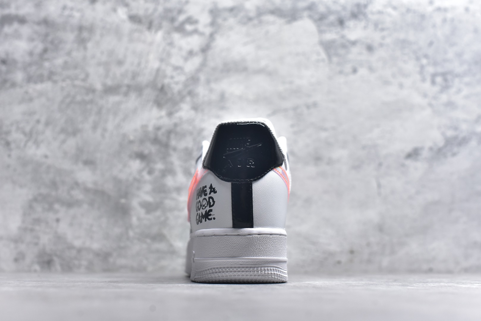 图片[5]-#Nike AIR FORCE 1‘07 空军一号低帮百搭休闲运动板鞋。柔软、弹性十足的缓震性能和出色的中底设计，横跨复古与现代的外型结合，造就出风靡全球三十多年的Force 1。 货号：DC0710 191 尺码：36 36.5 37.5 38 38.5 39 40 40.5 41 42 42.5 43 44 45-选品中心