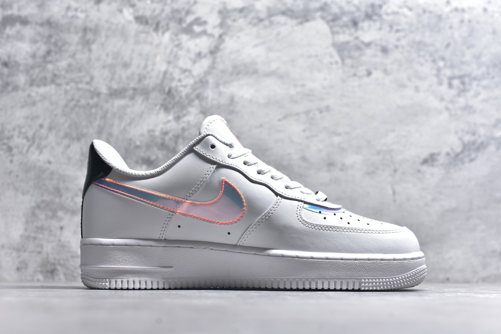 图片[3]-#Nike AIR FORCE 1‘07 空军一号低帮百搭休闲运动板鞋。柔软、弹性十足的缓震性能和出色的中底设计，横跨复古与现代的外型结合，造就出风靡全球三十多年的Force 1。 货号：DC0710 191 尺码：36 36.5 37.5 38 38.5 39 40 40.5 41 42 42.5 43 44 45-选品中心