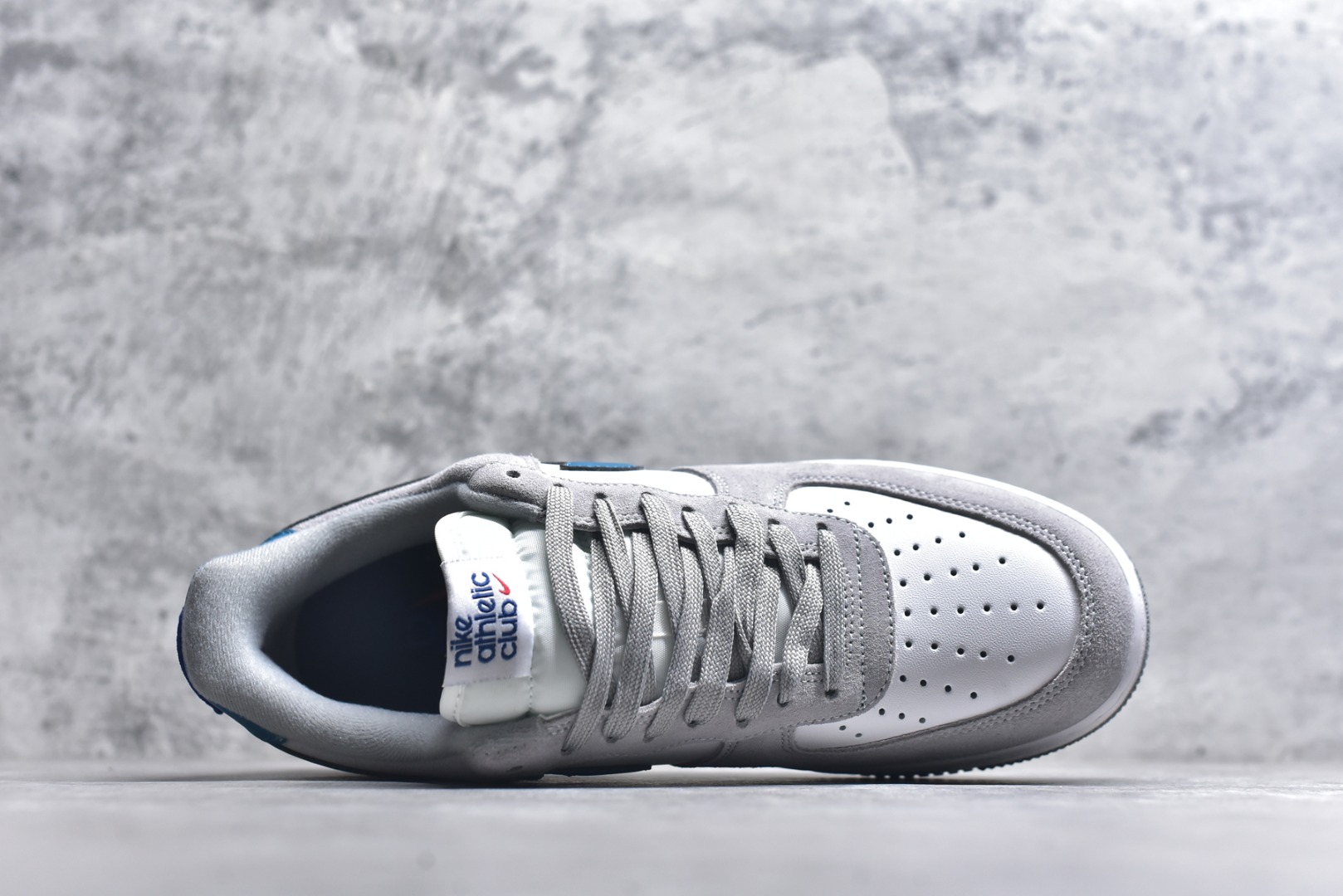 图片[4]-#Nike AIR FORCE 1‘07 空军一号低帮百搭休闲运动板鞋。柔软、弹性十足的缓震性能和出色的中底设计，横跨复古与现代的外型结合，造就出风靡全球三十多年的Force 1。 货号：DH7568 001 尺码：36 36.5 37.5 38 38.5 39 40 40.5 41 42 42.5 43 44 45-选品中心