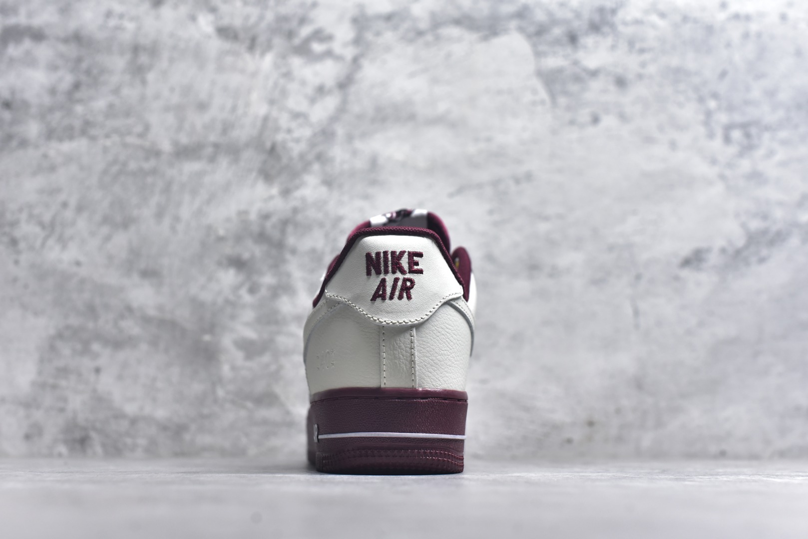 图片[5]-#Nike AIR FORCE 1‘07 空军一号低帮百搭休闲运动板鞋。柔软、弹性十足的缓震性能和出色的中底设计，横跨复古与现代的外型结合，造就出风靡全球三十多年的Force 1。 货号：DQ7582 100 尺码：36 36.5 37.5 38 38.5 39 40 40.5 41 42 42.5 43 44 45-选品中心