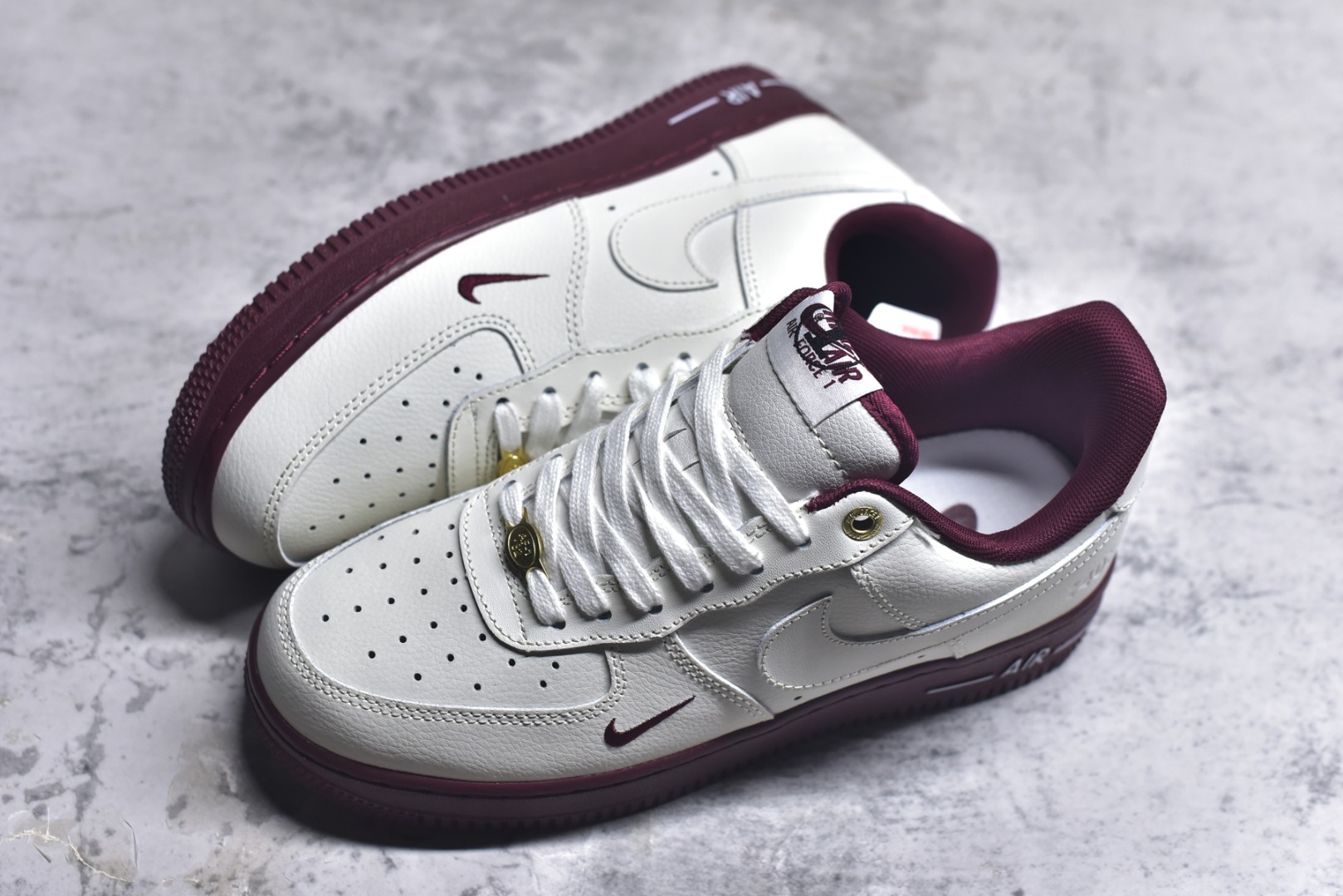 图片[7]-#Nike AIR FORCE 1‘07 空军一号低帮百搭休闲运动板鞋。柔软、弹性十足的缓震性能和出色的中底设计，横跨复古与现代的外型结合，造就出风靡全球三十多年的Force 1。 货号：DQ7582 100 尺码：36 36.5 37.5 38 38.5 39 40 40.5 41 42 42.5 43 44 45-选品中心