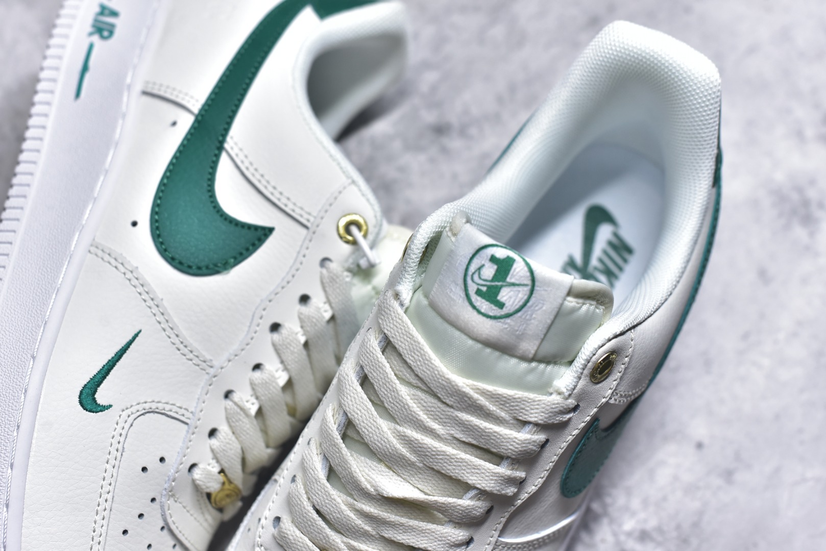 图片[9]-#Nike AIR FORCE 1‘07 空军一号低帮百搭休闲运动板鞋。柔软、弹性十足的缓震性能和出色的中底设计，横跨复古与现代的外型结合，造就出风靡全球三十多年的Force 1。 货号：DQ7582 101 尺码：36 36.5 37.5 38 38.5 39 40 40.5 41 42 42.5 43 44 45-选品中心