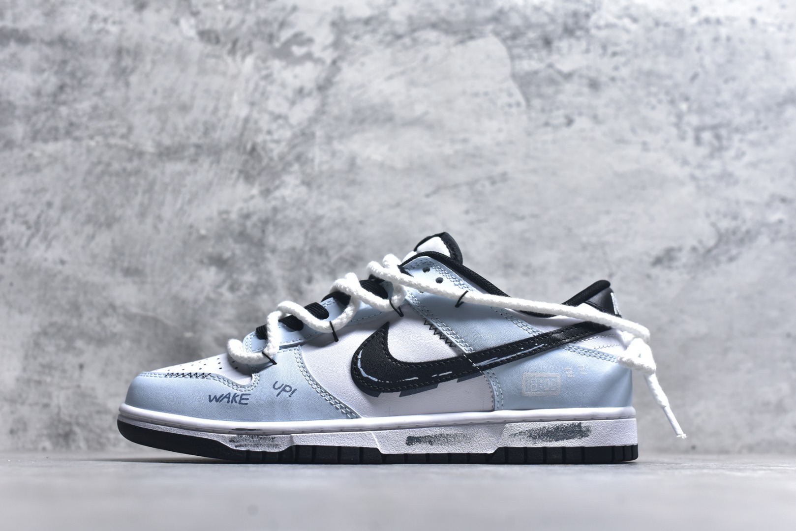 #Nike SB Dunk Low 绑带 周年高端定制 低帮休闲板鞋 DD1391-100 #定制鞋盒 大厂纯原品质出货 超高清洁度 皮料切割干净无任何毛边 细节完美 尺码：40 40.5 41 42 42.5 43 44 44.5 45 46-选品中心