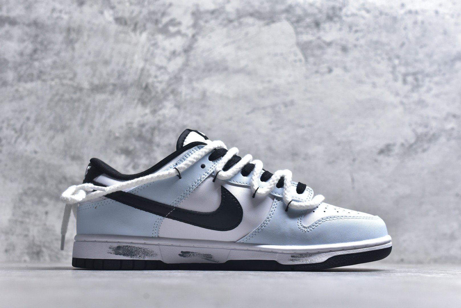 图片[3]-#Nike SB Dunk Low 绑带 周年高端定制 低帮休闲板鞋 DD1391-100 #定制鞋盒 大厂纯原品质出货 超高清洁度 皮料切割干净无任何毛边 细节完美 尺码：40 40.5 41 42 42.5 43 44 44.5 45 46-选品中心