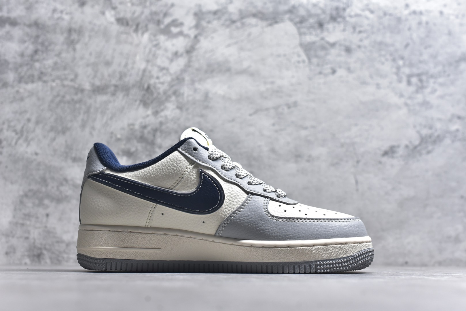 图片[3]-#Nike Air Force 1\’07 Low 古驰联名 灰蓝勾 空军一号低帮休闲板鞋 XS1958-543 #原楦头原纸板 原装鞋盒 定制五金配件 内置全掌气垫 原厂鞋底 尺码：36 36.5 37.5 38 38.5 39 40 40.5 41 42 42.5 43 44 44.5 45 9.D4-选品中心