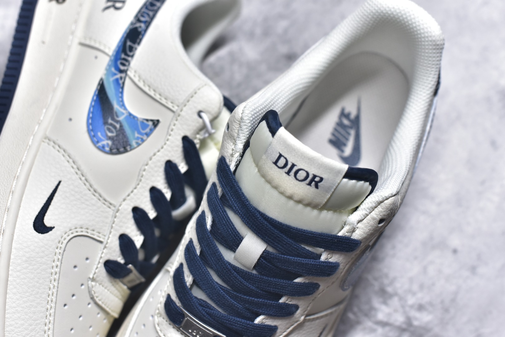 图片[9]-#海外限量发售！公司级NIke Air Force 1 \’07 Low “迪奥联名——蓝炫彩勾”空军一号 低帮 运动鞋 休闲鞋 折边针车 工艺难度大 原楦头原纸板 原装鞋盒 定制五金配件 内置全掌气垫 原厂鞋底 货号：XS1958-569 尺码：36 36.5 37.5 38 38.5 39 40 40.5 41 42 42.5 43 44 44.5 45-选品中心