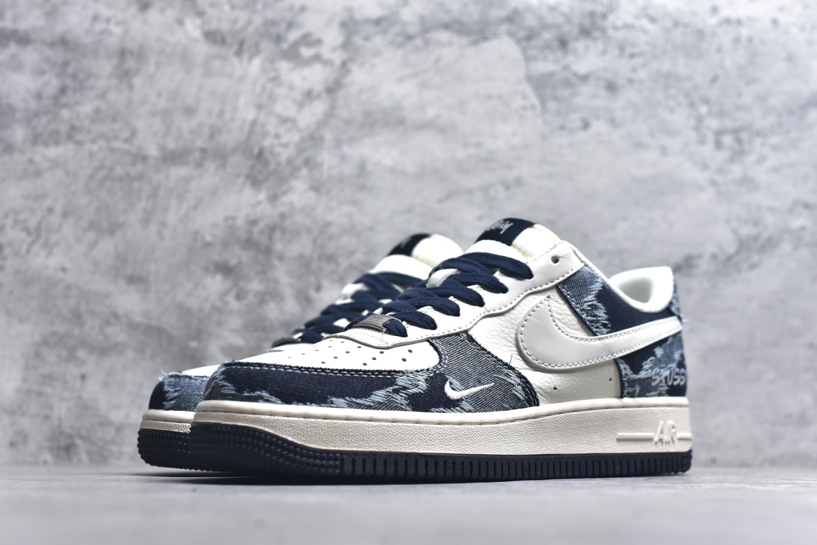 图片[2]-#海外限量发售！公司级NIke Air Force 1 \’07 Low “斯图西联名——复古牛仔”空军一号 低帮 运动鞋 休闲鞋 折边针车 工艺难度大 原楦头原纸板 原装鞋盒 定制五金配件 内置全掌气垫 原厂鞋底 货号：XS1958-578 尺码：36 36.5 37.5 38 38.5 39 40 40.5 41 42 42.5 43 44 44.5 45-选品中心