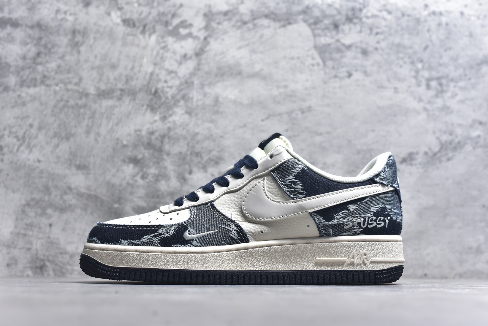 #海外限量发售！公司级NIke Air Force 1 \'07 Low “斯图西联名——复古牛仔”空军一号 低帮 运动鞋 休闲鞋 折边针车 工艺难度大 原楦头原纸板 原装鞋盒 定制五金配件 内置全掌气垫 原厂鞋底 货号：XS1958-578 尺码：36 36.5 37.5 38 38.5 39 40 40.5 41 42 42.5 43 44 44.5 45-选品中心