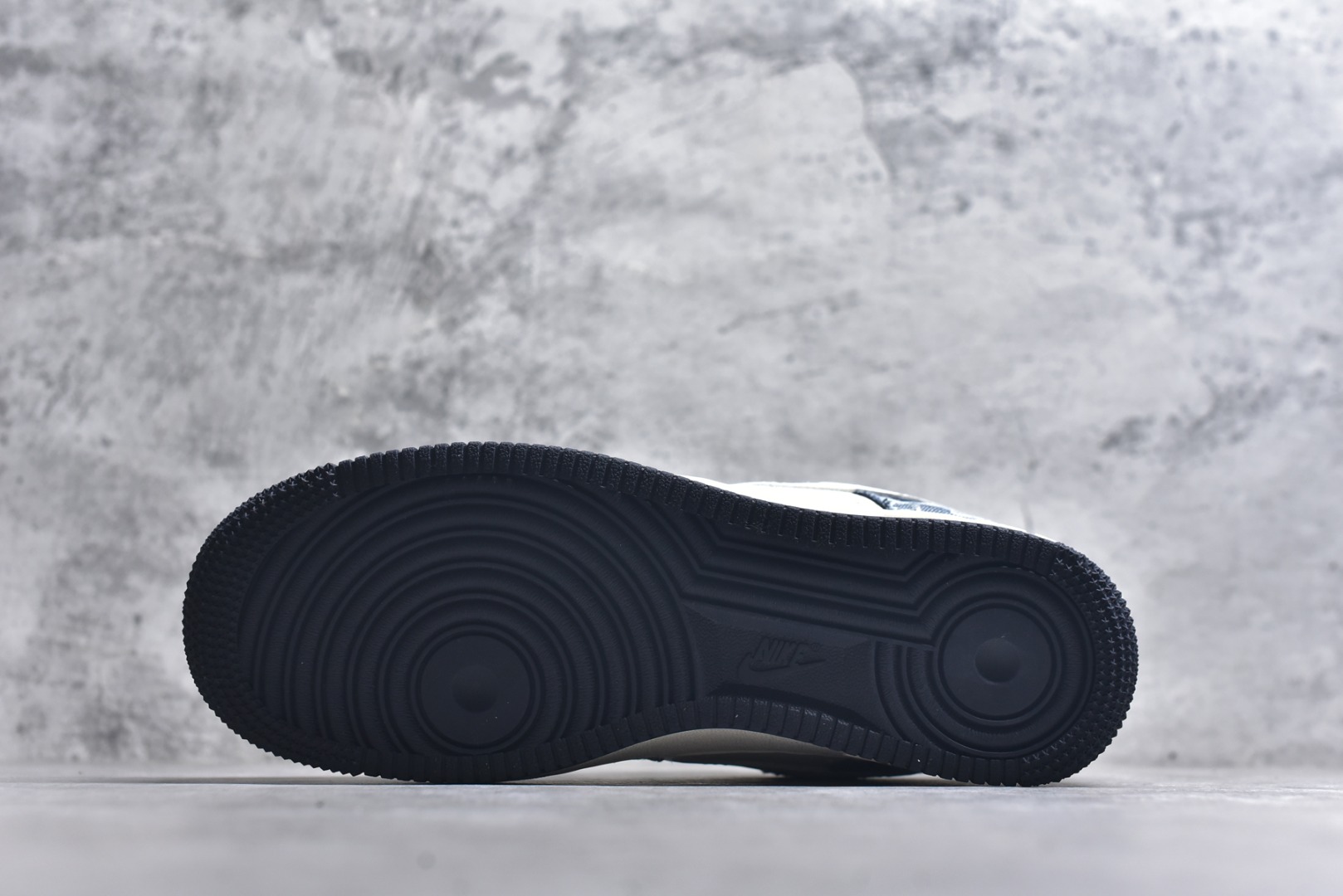 图片[6]-#海外限量发售！公司级NIke Air Force 1 \’07 Low “斯图西联名——复古牛仔”空军一号 低帮 运动鞋 休闲鞋 折边针车 工艺难度大 原楦头原纸板 原装鞋盒 定制五金配件 内置全掌气垫 原厂鞋底 货号：XS1958-578 尺码：36 36.5 37.5 38 38.5 39 40 40.5 41 42 42.5 43 44 44.5 45-选品中心