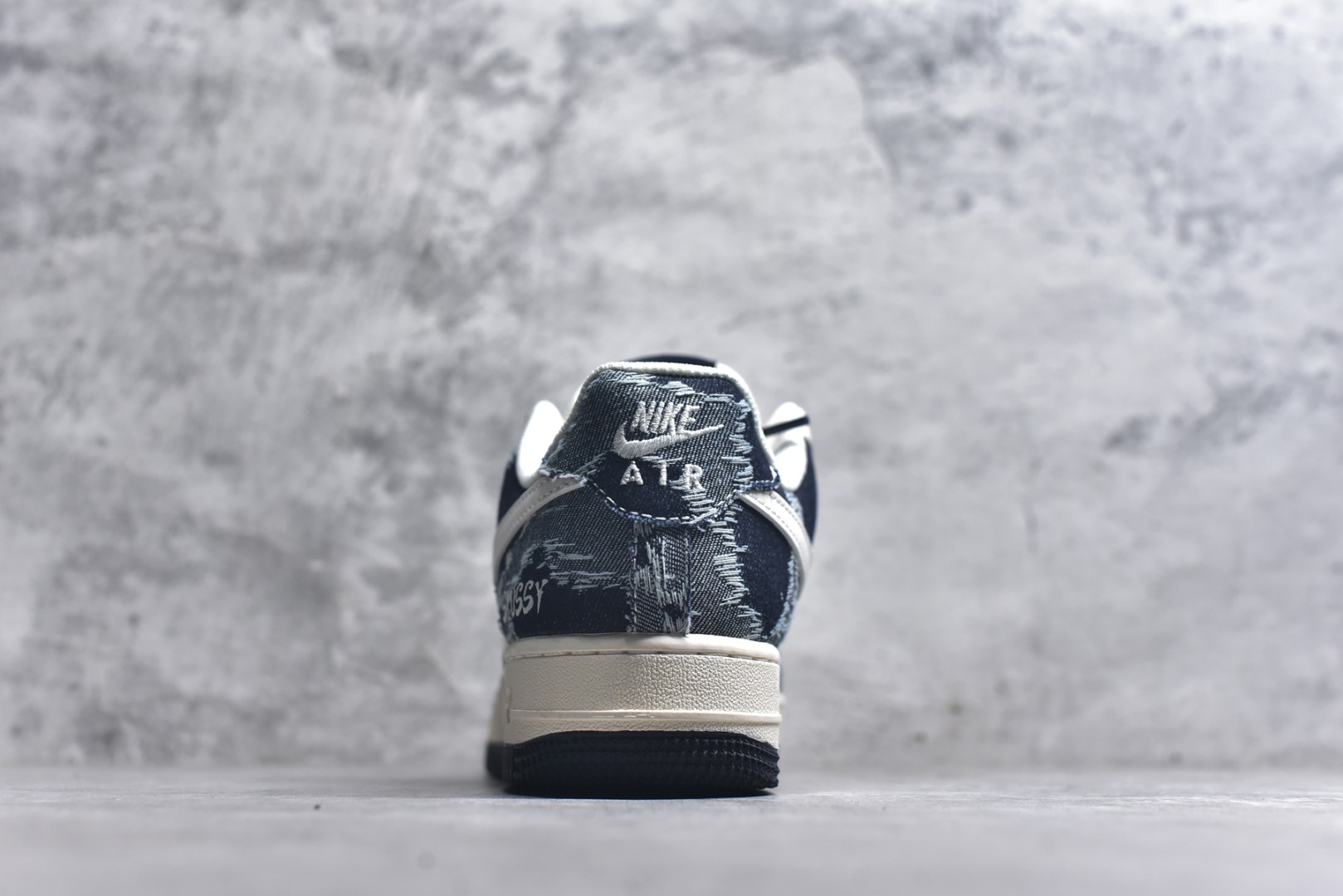 图片[5]-#海外限量发售！公司级NIke Air Force 1 \’07 Low “斯图西联名——复古牛仔”空军一号 低帮 运动鞋 休闲鞋 折边针车 工艺难度大 原楦头原纸板 原装鞋盒 定制五金配件 内置全掌气垫 原厂鞋底 货号：XS1958-578 尺码：36 36.5 37.5 38 38.5 39 40 40.5 41 42 42.5 43 44 44.5 45-选品中心