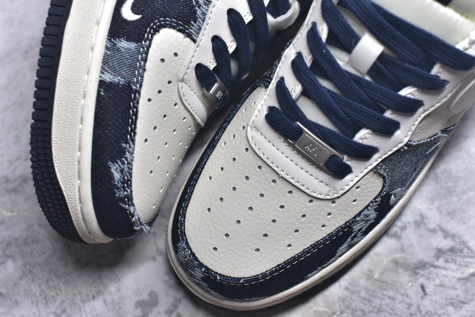 图片[8]-#海外限量发售！公司级NIke Air Force 1 \’07 Low “斯图西联名——复古牛仔”空军一号 低帮 运动鞋 休闲鞋 折边针车 工艺难度大 原楦头原纸板 原装鞋盒 定制五金配件 内置全掌气垫 原厂鞋底 货号：XS1958-578 尺码：36 36.5 37.5 38 38.5 39 40 40.5 41 42 42.5 43 44 44.5 45-选品中心