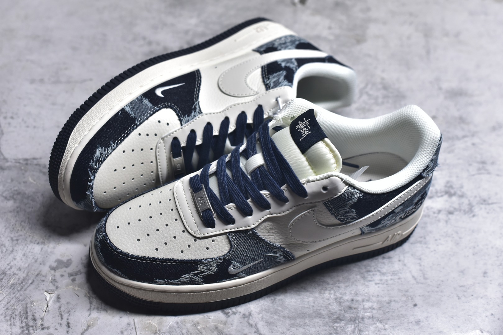 图片[7]-#海外限量发售！公司级NIke Air Force 1 \’07 Low “斯图西联名——复古牛仔”空军一号 低帮 运动鞋 休闲鞋 折边针车 工艺难度大 原楦头原纸板 原装鞋盒 定制五金配件 内置全掌气垫 原厂鞋底 货号：XS1958-578 尺码：36 36.5 37.5 38 38.5 39 40 40.5 41 42 42.5 43 44 44.5 45-选品中心