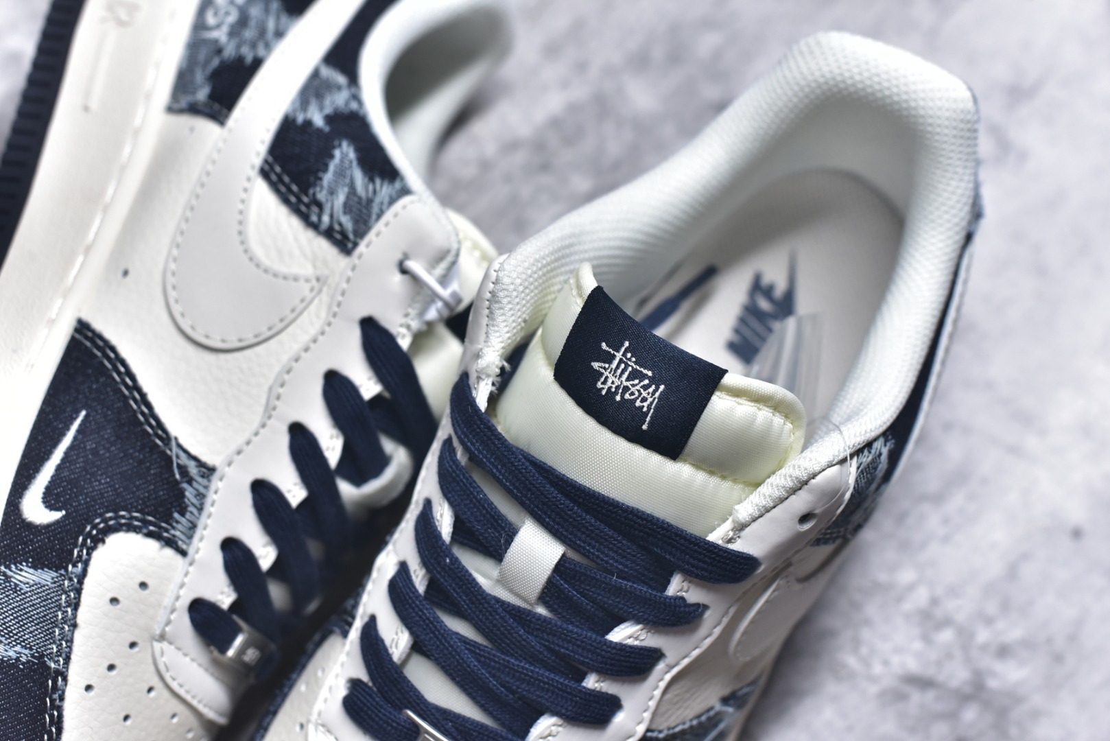 图片[9]-#海外限量发售！公司级NIke Air Force 1 \’07 Low “斯图西联名——复古牛仔”空军一号 低帮 运动鞋 休闲鞋 折边针车 工艺难度大 原楦头原纸板 原装鞋盒 定制五金配件 内置全掌气垫 原厂鞋底 货号：XS1958-578 尺码：36 36.5 37.5 38 38.5 39 40 40.5 41 42 42.5 43 44 44.5 45-选品中心