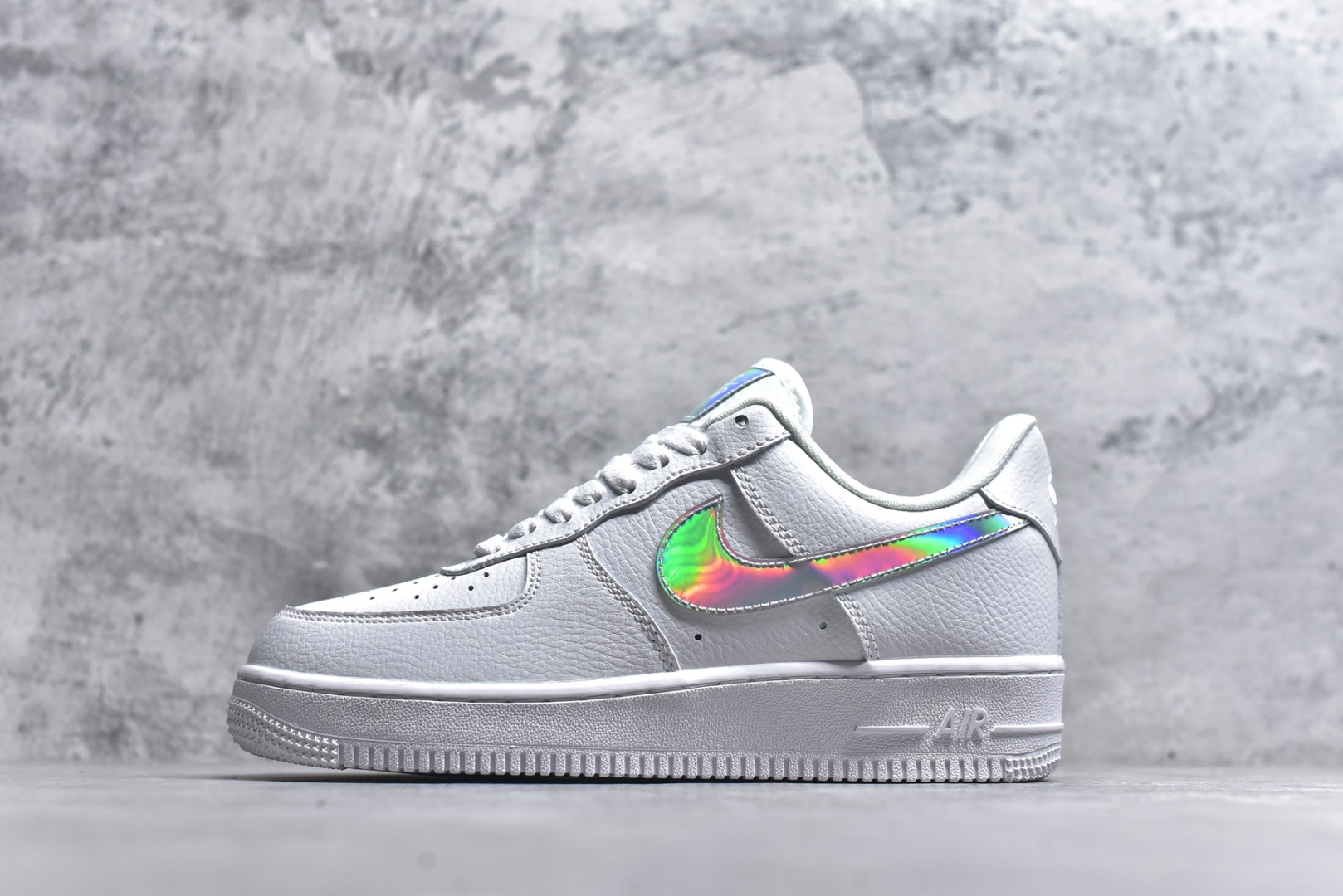 #Nike Air Force 1 Low 原厂冲刀皮料切割干净无任何毛边清洁度细节完美 做工细节全方位比对 原楦原纸板打造纯正空军专注外贸渠道全掌内置蜂窝气垫原盒配件原厂中底钢印拉帮完美 货号：CJ1646-100 尺码：36 36.5 37.5 38 38.5 39 40 40.5 41 42 42.5 43 44 44.5 45-选品中心