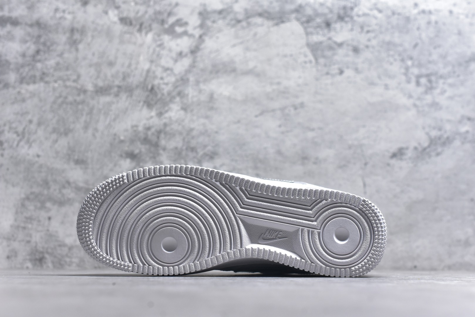 图片[6]-#Nike Air Force 1 Low 原厂冲刀皮料切割干净无任何毛边清洁度细节完美 做工细节全方位比对 原楦原纸板打造纯正空军专注外贸渠道全掌内置蜂窝气垫原盒配件原厂中底钢印拉帮完美 货号：CJ1646-100 尺码：36 36.5 37.5 38 38.5 39 40 40.5 41 42 42.5 43 44 44.5 45-选品中心