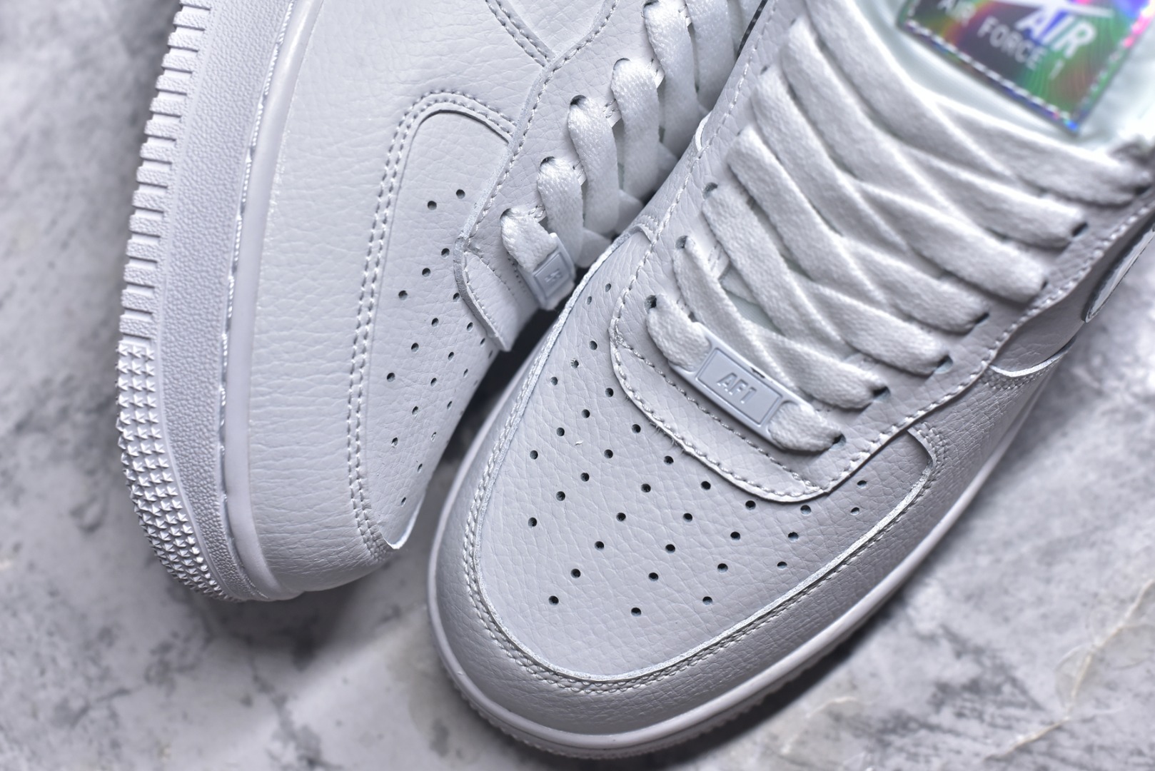 图片[8]-#Nike Air Force 1 Low 原厂冲刀皮料切割干净无任何毛边清洁度细节完美 做工细节全方位比对 原楦原纸板打造纯正空军专注外贸渠道全掌内置蜂窝气垫原盒配件原厂中底钢印拉帮完美 货号：CJ1646-100 尺码：36 36.5 37.5 38 38.5 39 40 40.5 41 42 42.5 43 44 44.5 45-选品中心