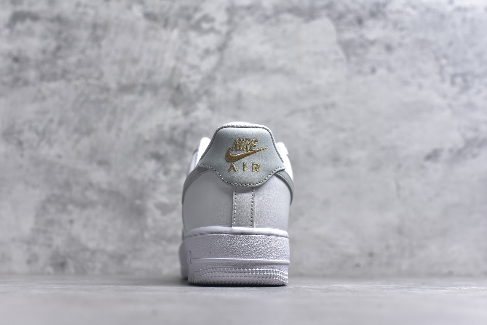 图片[5]-#Nike Air Force 1 Low 原厂冲刀皮料切割干净无任何毛边清洁度细节完美 做工细节全方位比对 原楦原纸板打造纯正空军专注外贸渠道全掌内置蜂窝气垫原盒配件原厂中底钢印拉帮完美 货号：CZ0270-106 尺码：36 36.5 37.5 38 38.5 39 40 40.5 41 42 42.5 43 44 44.5 45-选品中心