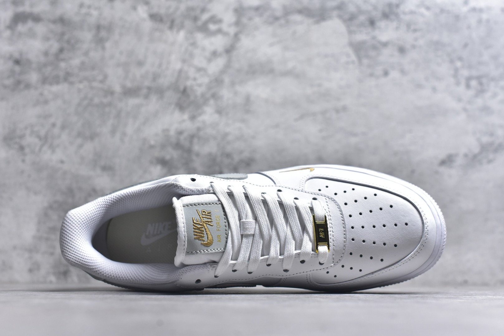 图片[4]-#Nike Air Force 1 Low 原厂冲刀皮料切割干净无任何毛边清洁度细节完美 做工细节全方位比对 原楦原纸板打造纯正空军专注外贸渠道全掌内置蜂窝气垫原盒配件原厂中底钢印拉帮完美 货号：CZ0270-106 尺码：36 36.5 37.5 38 38.5 39 40 40.5 41 42 42.5 43 44 44.5 45-选品中心