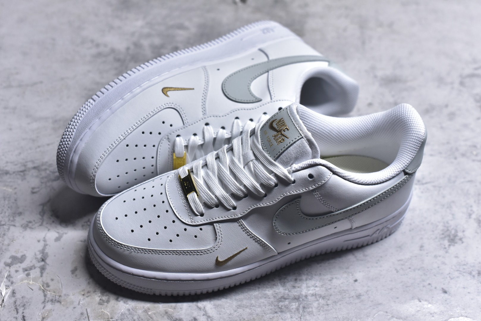 图片[7]-#Nike Air Force 1 Low 原厂冲刀皮料切割干净无任何毛边清洁度细节完美 做工细节全方位比对 原楦原纸板打造纯正空军专注外贸渠道全掌内置蜂窝气垫原盒配件原厂中底钢印拉帮完美 货号：CZ0270-106 尺码：36 36.5 37.5 38 38.5 39 40 40.5 41 42 42.5 43 44 44.5 45-选品中心