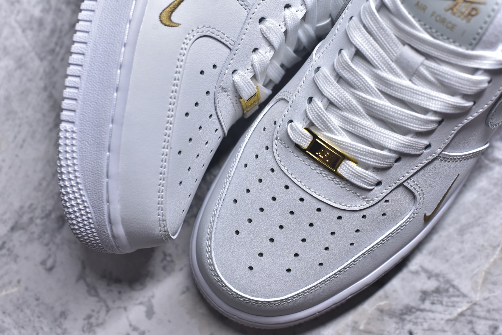 图片[8]-#Nike Air Force 1 Low 原厂冲刀皮料切割干净无任何毛边清洁度细节完美 做工细节全方位比对 原楦原纸板打造纯正空军专注外贸渠道全掌内置蜂窝气垫原盒配件原厂中底钢印拉帮完美 货号：CZ0270-106 尺码：36 36.5 37.5 38 38.5 39 40 40.5 41 42 42.5 43 44 44.5 45-选品中心