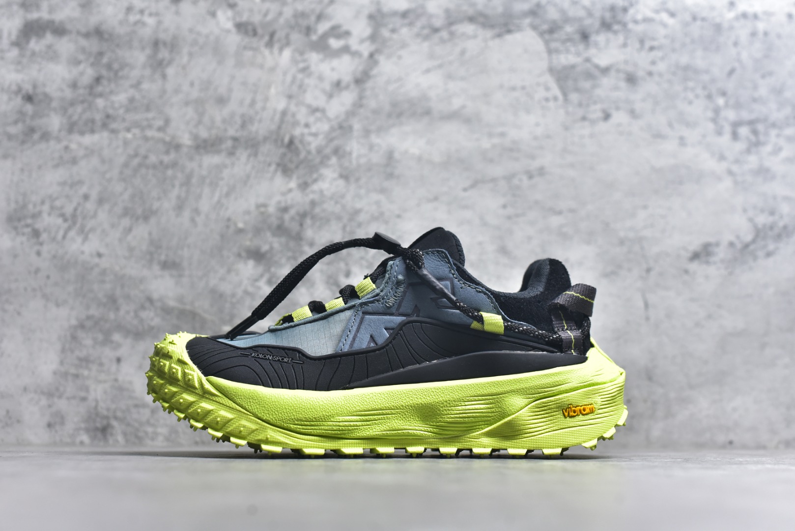 #可隆KOLON LITCAMP GTX 防水支撑轻便回弹 低帮徒步鞋 广东纯原大厂出品 纯原版本 脚感软到像踩云朵☁️—鞋面柔软贴合脚型 走石子路也不硌脚 防滑V黄金大底纹路深似锯齿，泥地、陡坡都稳稳拿捏 下雨天也不怕打滑 黑色耐脏又百搭 日常穿去上班是低调质感 进山徒步是可靠装备，从城市到山野，一双鞋承包所有 “出走计划” 货号： LUFG5A153722 尺码：36.5 37 38 38.5 39 40 40.5 41 42 42.5 43 44 45 46-选品中心