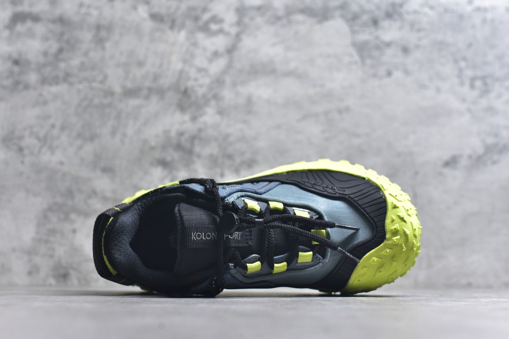 图片[4]-#可隆KOLON LITCAMP GTX 防水支撑轻便回弹 低帮徒步鞋 广东纯原大厂出品 纯原版本 脚感软到像踩云朵☁️—鞋面柔软贴合脚型 走石子路也不硌脚 防滑V黄金大底纹路深似锯齿，泥地、陡坡都稳稳拿捏 下雨天也不怕打滑 黑色耐脏又百搭 日常穿去上班是低调质感 进山徒步是可靠装备，从城市到山野，一双鞋承包所有 “出走计划” 货号： LUFG5A153722 尺码：36.5 37 38 38.5 39 40 40.5 41 42 42.5 43 44 45 46-选品中心