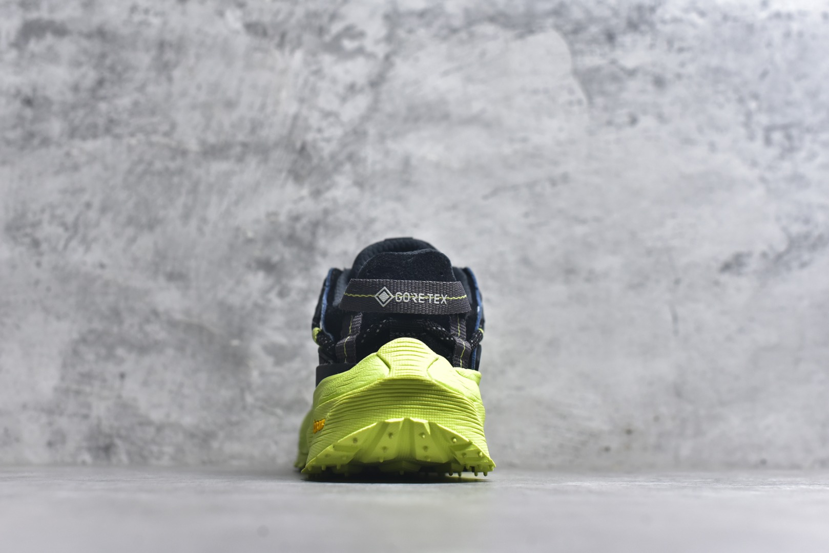 图片[5]-#可隆KOLON LITCAMP GTX 防水支撑轻便回弹 低帮徒步鞋 广东纯原大厂出品 纯原版本 脚感软到像踩云朵☁️—鞋面柔软贴合脚型 走石子路也不硌脚 防滑V黄金大底纹路深似锯齿，泥地、陡坡都稳稳拿捏 下雨天也不怕打滑 黑色耐脏又百搭 日常穿去上班是低调质感 进山徒步是可靠装备，从城市到山野，一双鞋承包所有 “出走计划” 货号： LUFG5A153722 尺码：36.5 37 38 38.5 39 40 40.5 41 42 42.5 43 44 45 46-选品中心