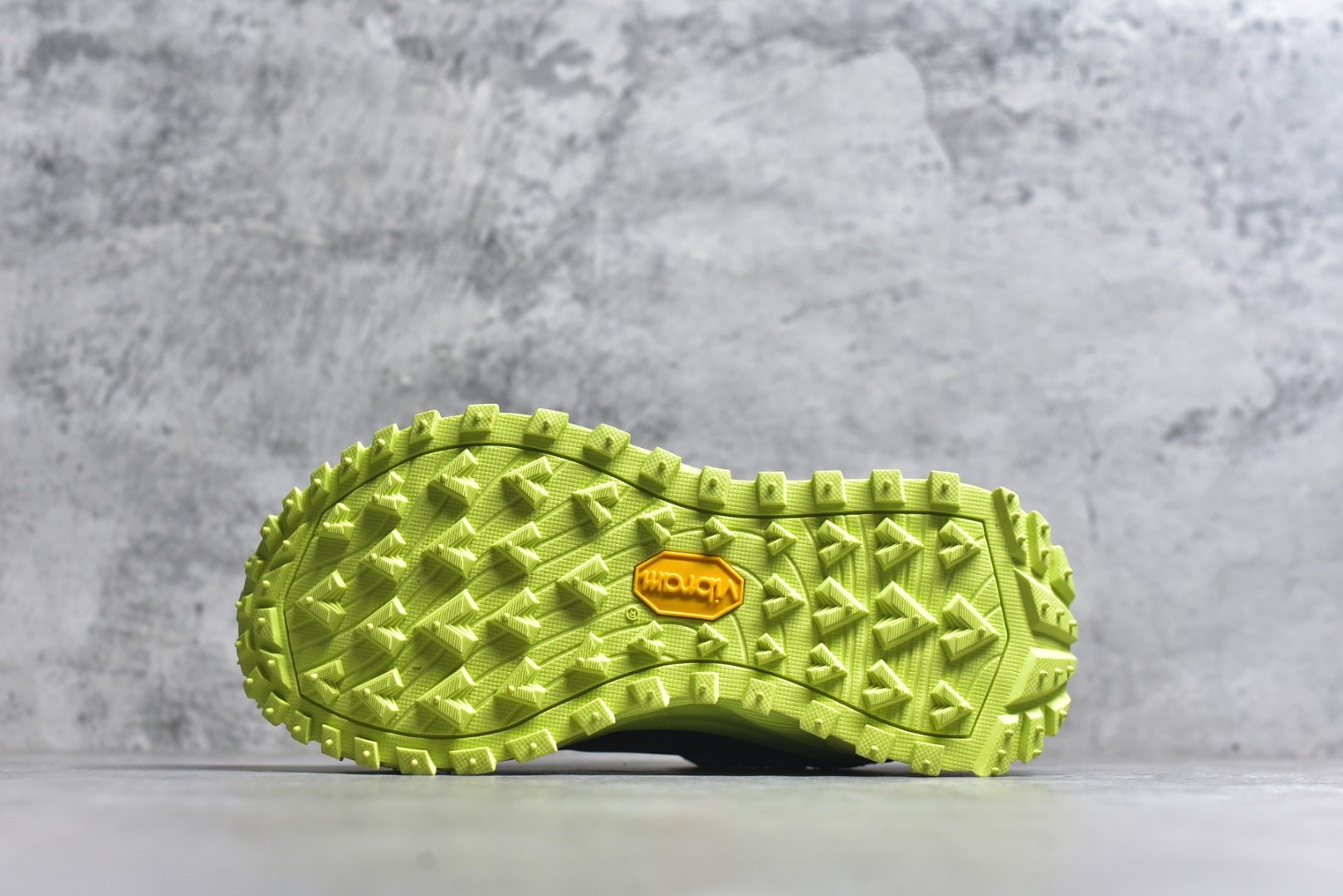 图片[6]-#可隆KOLON LITCAMP GTX 防水支撑轻便回弹 低帮徒步鞋 广东纯原大厂出品 纯原版本 脚感软到像踩云朵☁️—鞋面柔软贴合脚型 走石子路也不硌脚 防滑V黄金大底纹路深似锯齿，泥地、陡坡都稳稳拿捏 下雨天也不怕打滑 黑色耐脏又百搭 日常穿去上班是低调质感 进山徒步是可靠装备，从城市到山野，一双鞋承包所有 “出走计划” 货号： LUFG5A153722 尺码：36.5 37 38 38.5 39 40 40.5 41 42 42.5 43 44 45 46-选品中心