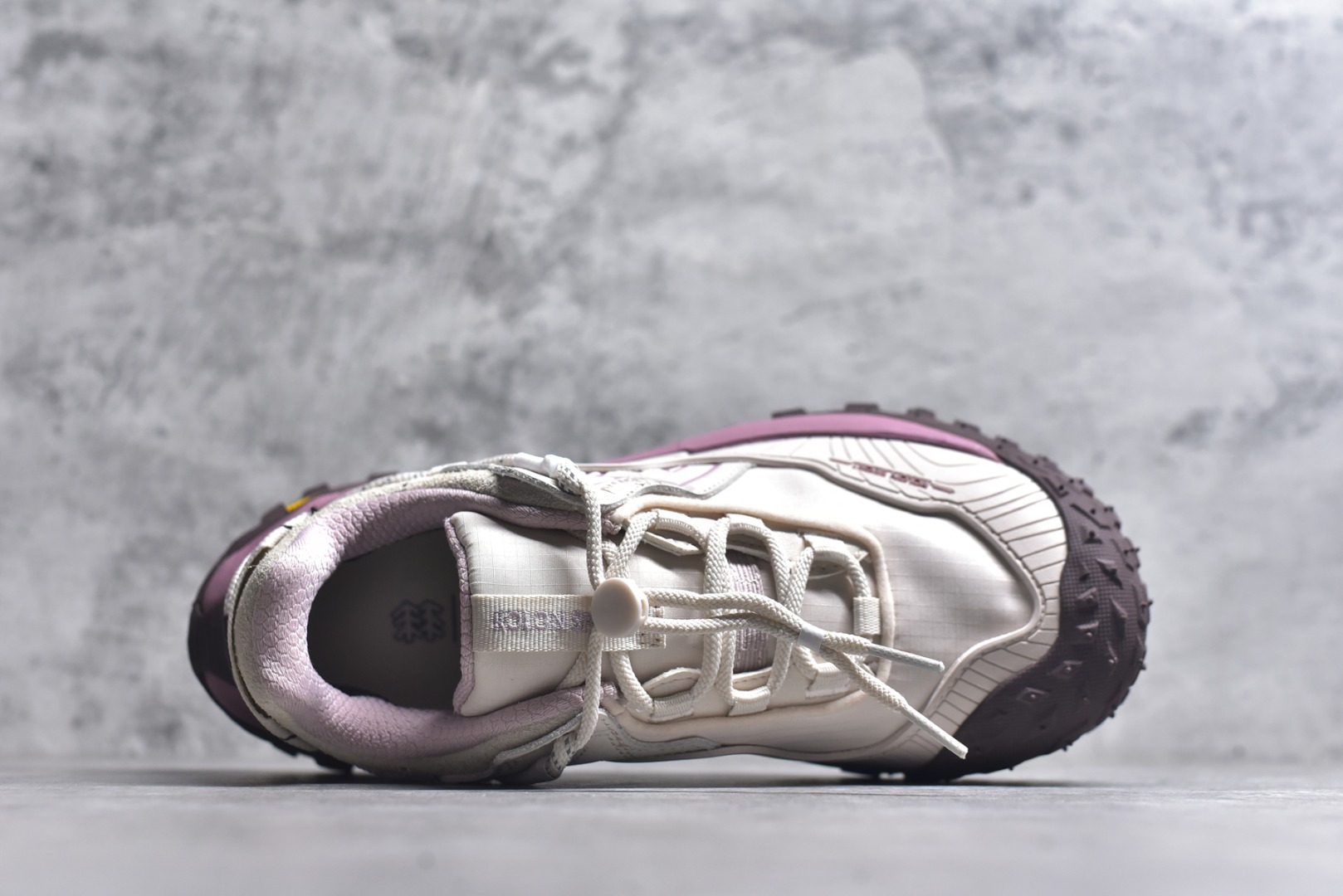 图片[4]-#可隆KOLON LITCAMP GTX 防水支撑轻便回弹 低帮徒步鞋 广东纯原大厂出品 纯原版本 脚感软到像踩云朵☁️—鞋面柔软贴合脚型 走石子路也不硌脚 防滑V黄金大底纹路深似锯齿，泥地、陡坡都稳稳拿捏 下雨天也不怕打滑 黑色耐脏又百搭 日常穿去上班是低调质感 进山徒步是可靠装备，从城市到山野，一双鞋承包所有 “出走计划” 货号： LUFG5A153722 尺码：36.5 37 38 38.5 39 40 40.5 41 42 42.5 43 44 45 46-选品中心