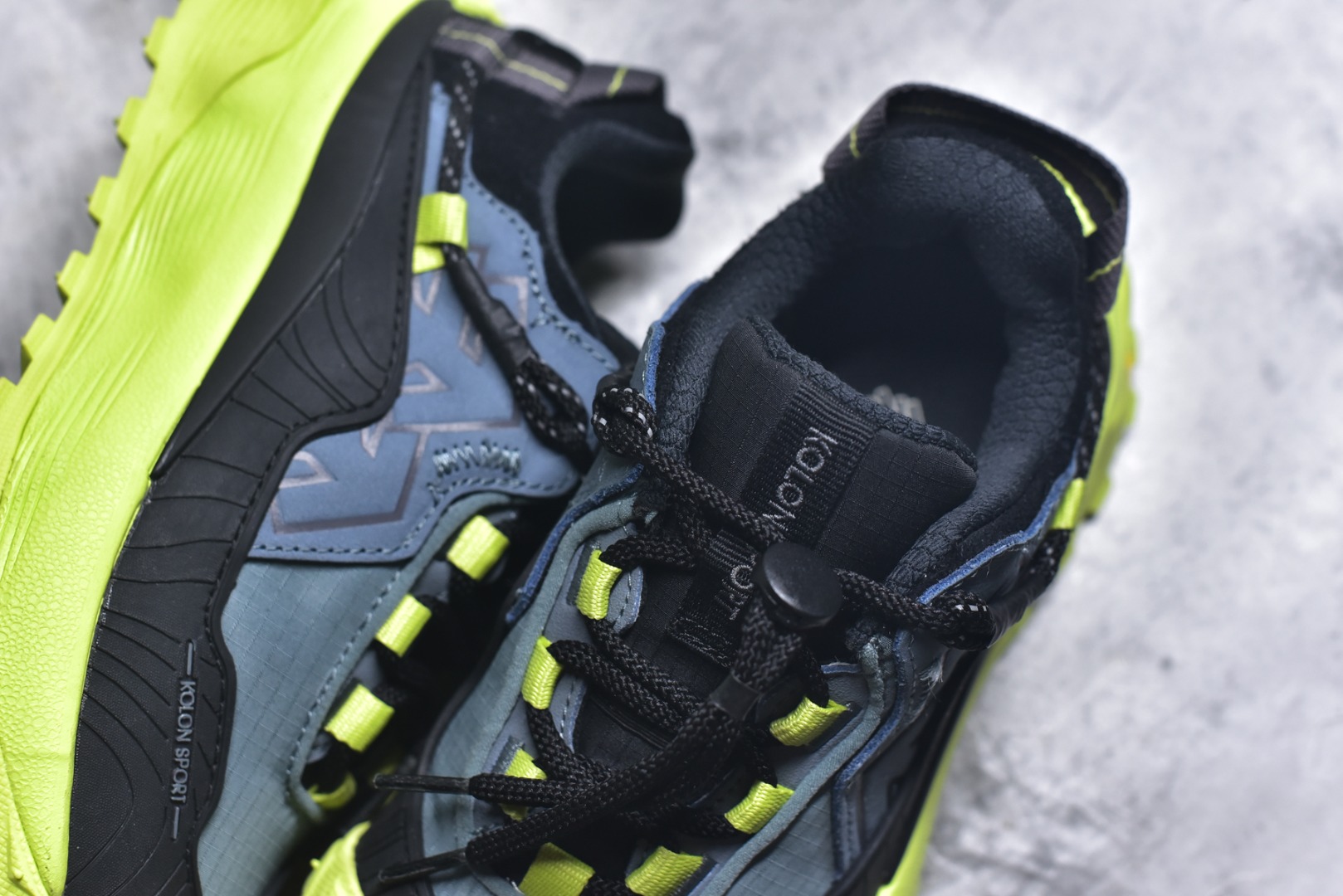 图片[9]-#可隆KOLON LITCAMP GTX 防水支撑轻便回弹 低帮徒步鞋 广东纯原大厂出品 纯原版本 脚感软到像踩云朵☁️—鞋面柔软贴合脚型 走石子路也不硌脚 防滑V黄金大底纹路深似锯齿，泥地、陡坡都稳稳拿捏 下雨天也不怕打滑 黑色耐脏又百搭 日常穿去上班是低调质感 进山徒步是可靠装备，从城市到山野，一双鞋承包所有 “出走计划” 货号： LUFG5A153722 尺码：36.5 37 38 38.5 39 40 40.5 41 42 42.5 43 44 45 46-选品中心