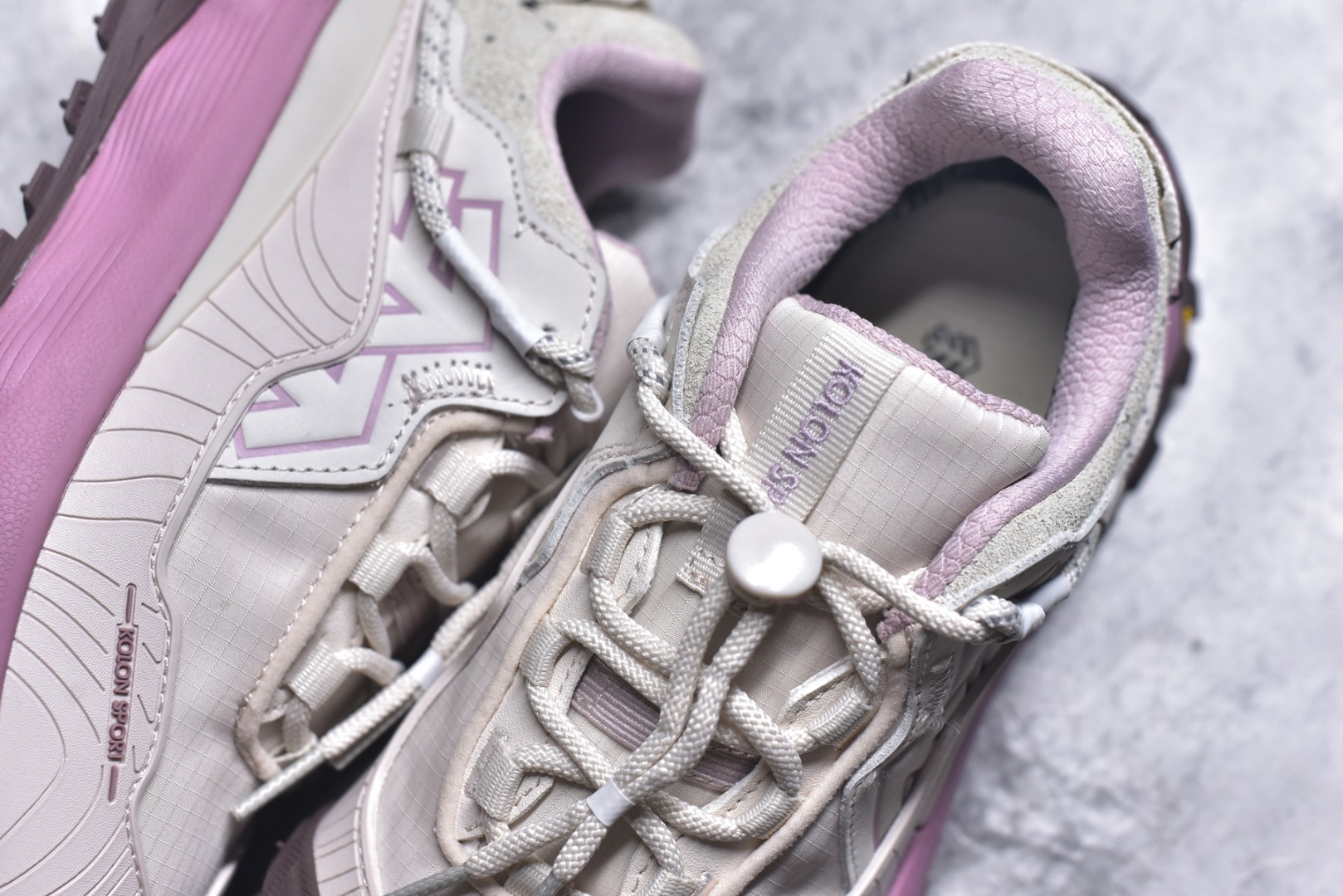 图片[9]-#可隆KOLON LITCAMP GTX 防水支撑轻便回弹 低帮徒步鞋 广东纯原大厂出品 纯原版本 脚感软到像踩云朵☁️—鞋面柔软贴合脚型 走石子路也不硌脚 防滑V黄金大底纹路深似锯齿，泥地、陡坡都稳稳拿捏 下雨天也不怕打滑 黑色耐脏又百搭 日常穿去上班是低调质感 进山徒步是可靠装备，从城市到山野，一双鞋承包所有 “出走计划” 货号： LUFG5A153722 尺码：36.5 37 38 38.5 39 40 40.5 41 42 42.5 43 44 45 46-选品中心