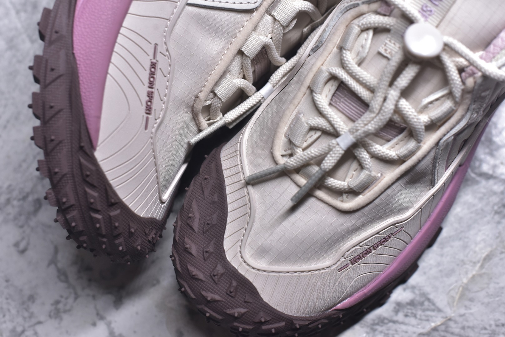 图片[8]-#可隆KOLON LITCAMP GTX 防水支撑轻便回弹 低帮徒步鞋 广东纯原大厂出品 纯原版本 脚感软到像踩云朵☁️—鞋面柔软贴合脚型 走石子路也不硌脚 防滑V黄金大底纹路深似锯齿，泥地、陡坡都稳稳拿捏 下雨天也不怕打滑 黑色耐脏又百搭 日常穿去上班是低调质感 进山徒步是可靠装备，从城市到山野，一双鞋承包所有 “出走计划” 货号： LUFG5A153722 尺码：36.5 37 38 38.5 39 40 40.5 41 42 42.5 43 44 45 46-选品中心