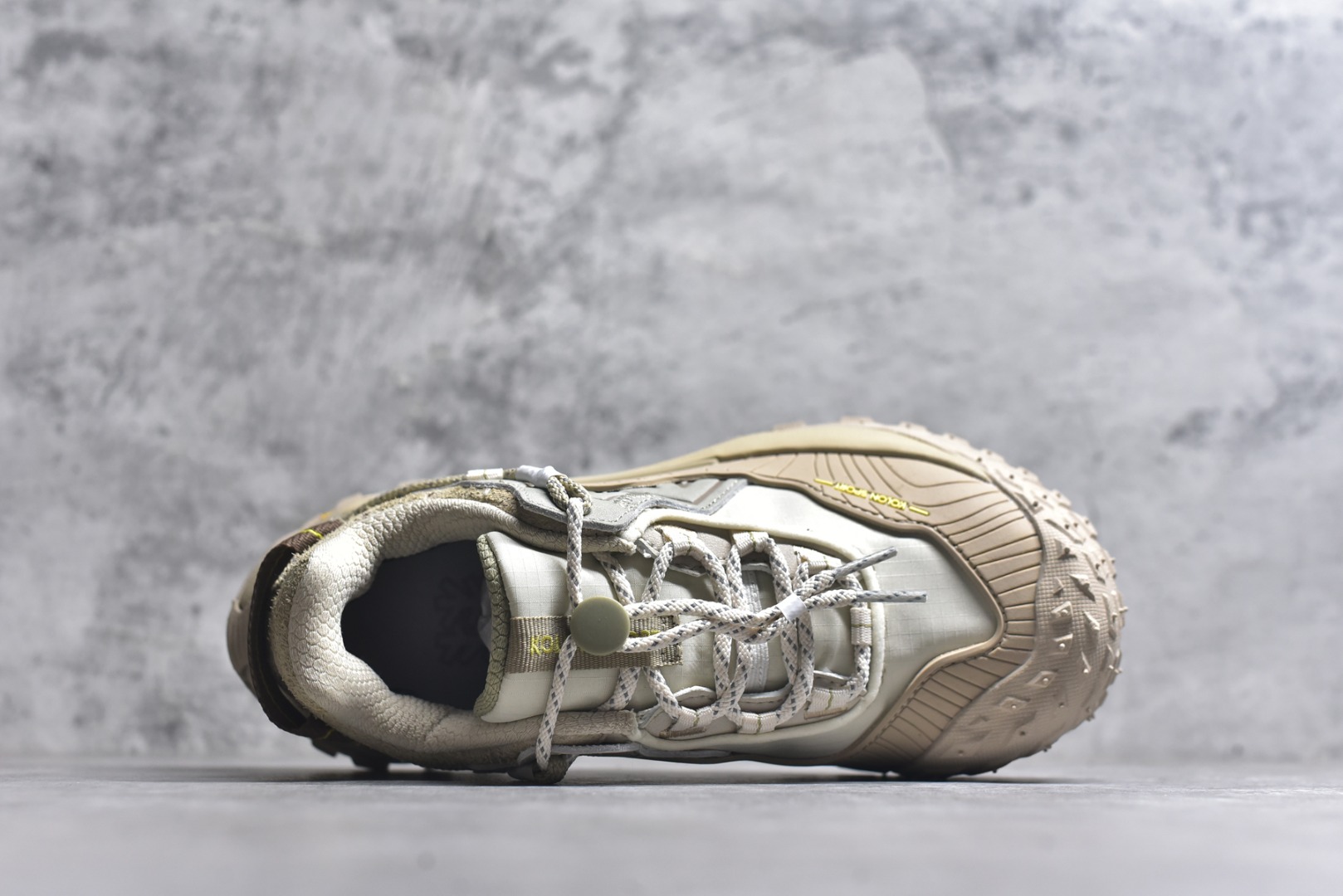 图片[4]-#可隆KOLON LITCAMP GTX 防水支撑轻便回弹 低帮徒步鞋 广东纯原大厂出品 纯原版本 脚感软到像踩云朵☁️—鞋面柔软贴合脚型 走石子路也不硌脚 防滑V黄金大底纹路深似锯齿，泥地、陡坡都稳稳拿捏 下雨天也不怕打滑 黑色耐脏又百搭 日常穿去上班是低调质感 进山徒步是可靠装备，从城市到山野，一双鞋承包所有 “出走计划” 货号： LUFG5A153722 尺码：36.5 37 38 38.5 39 40 40.5 41 42 42.5 43 44 45 46-选品中心