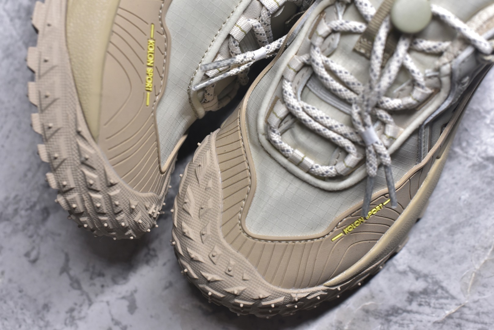 图片[8]-#可隆KOLON LITCAMP GTX 防水支撑轻便回弹 低帮徒步鞋 广东纯原大厂出品 纯原版本 脚感软到像踩云朵☁️—鞋面柔软贴合脚型 走石子路也不硌脚 防滑V黄金大底纹路深似锯齿，泥地、陡坡都稳稳拿捏 下雨天也不怕打滑 黑色耐脏又百搭 日常穿去上班是低调质感 进山徒步是可靠装备，从城市到山野，一双鞋承包所有 “出走计划” 货号： LUFG5A153722 尺码：36.5 37 38 38.5 39 40 40.5 41 42 42.5 43 44 45 46-选品中心