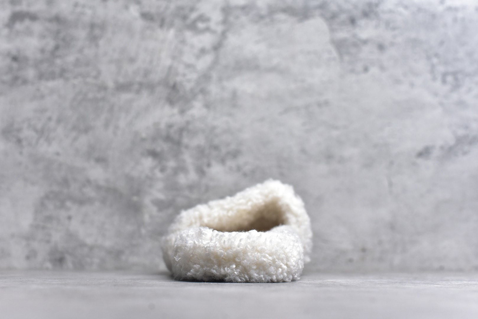 图片[5]-#Balenciaga 巴黎世家 2023顶级专柜 秋冬限定 巴黎世家羊毛毛拖拖鞋 巴黎时装周新款 小红书推荐 ➤ 原版开模 代购版本 ➤ 进口小羊毛 ➤ 原版字母拼色 ➤ 原版私膜发泡大底 ➤ 全套专柜包装 尺码：35 36 37 38 39 40 41 42 43 44 45-选品中心